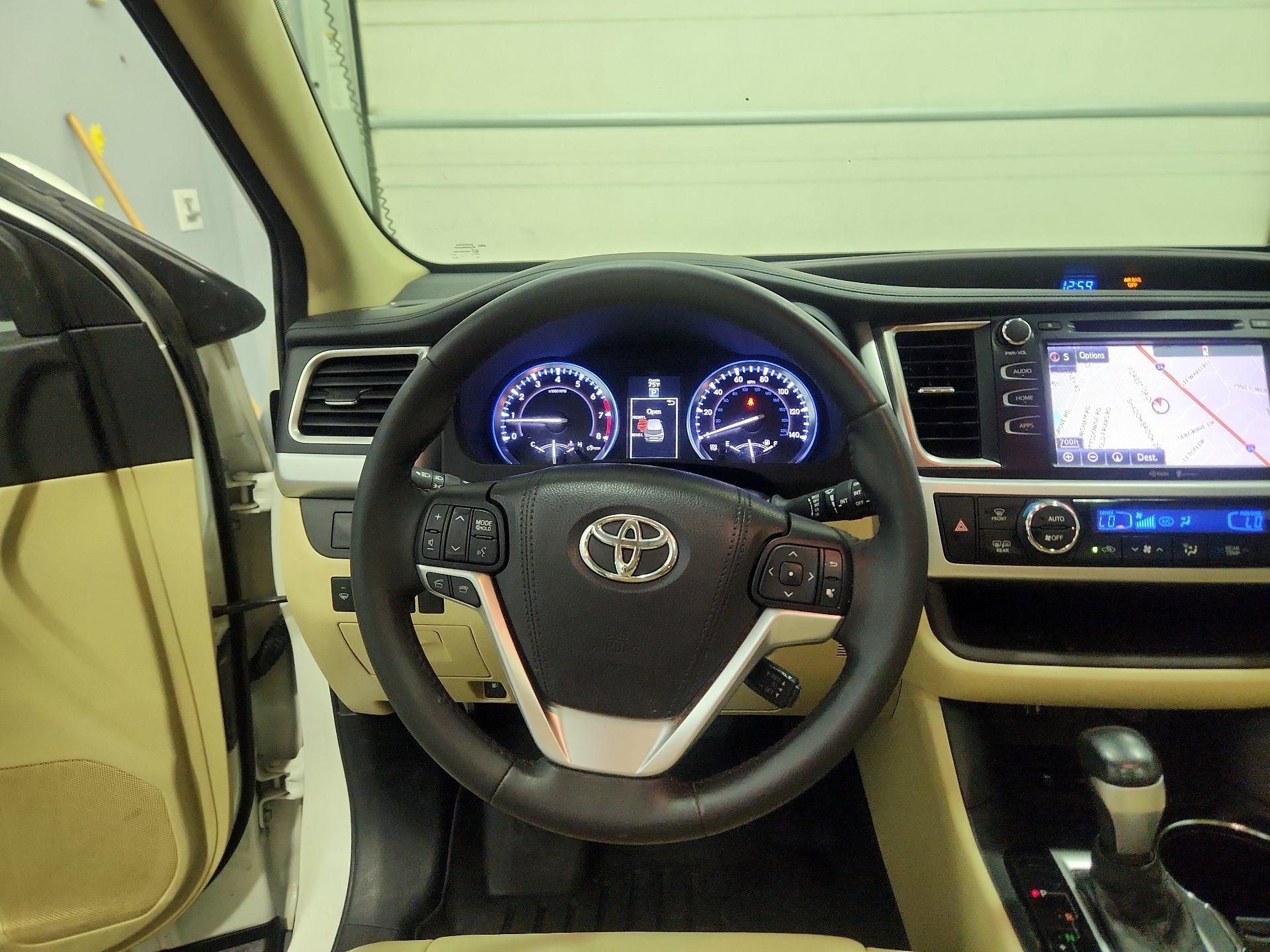 Thumbnail: 2015 Toyota Highlander - 10