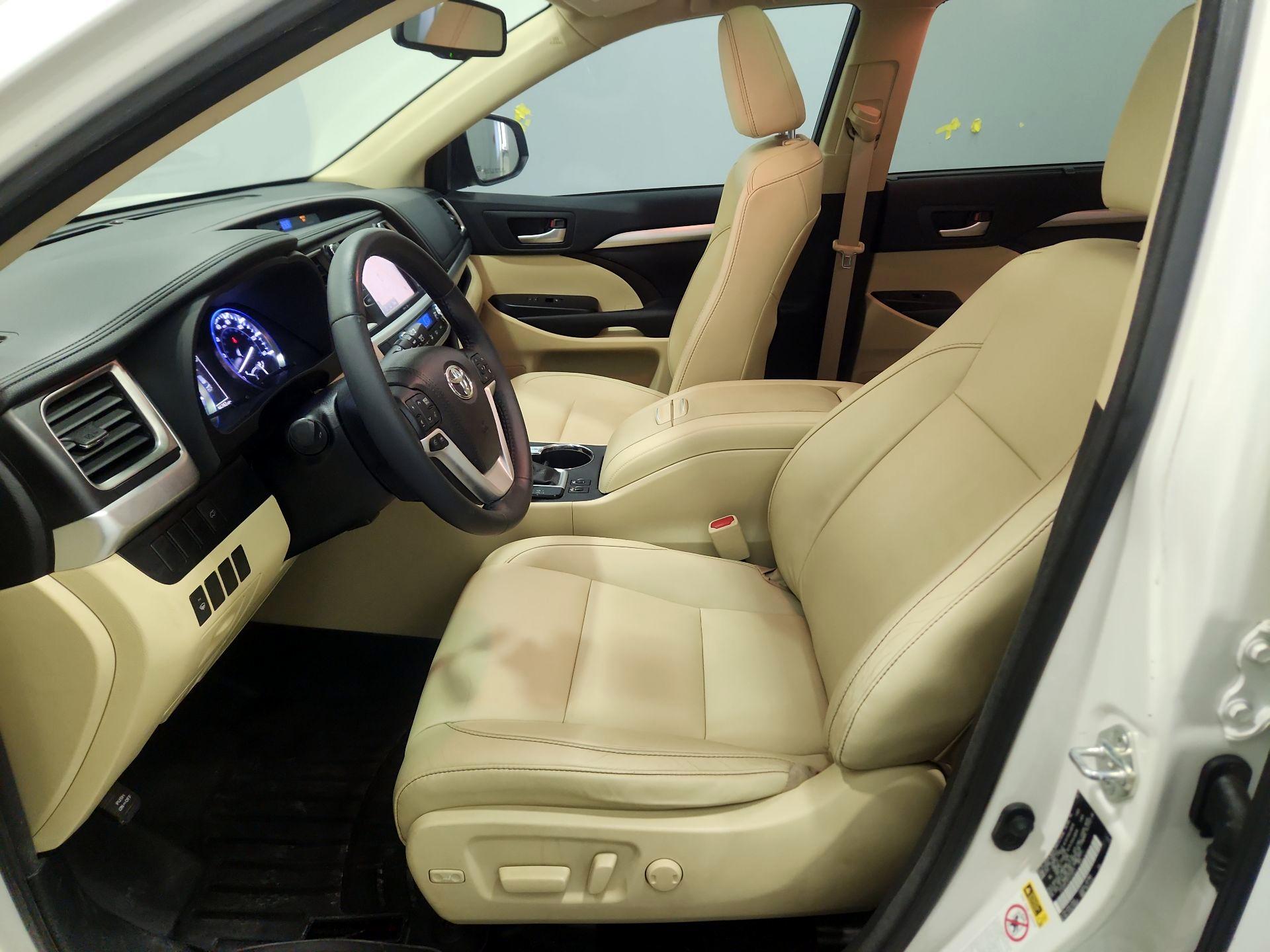 Thumbnail: 2015 Toyota Highlander - 11