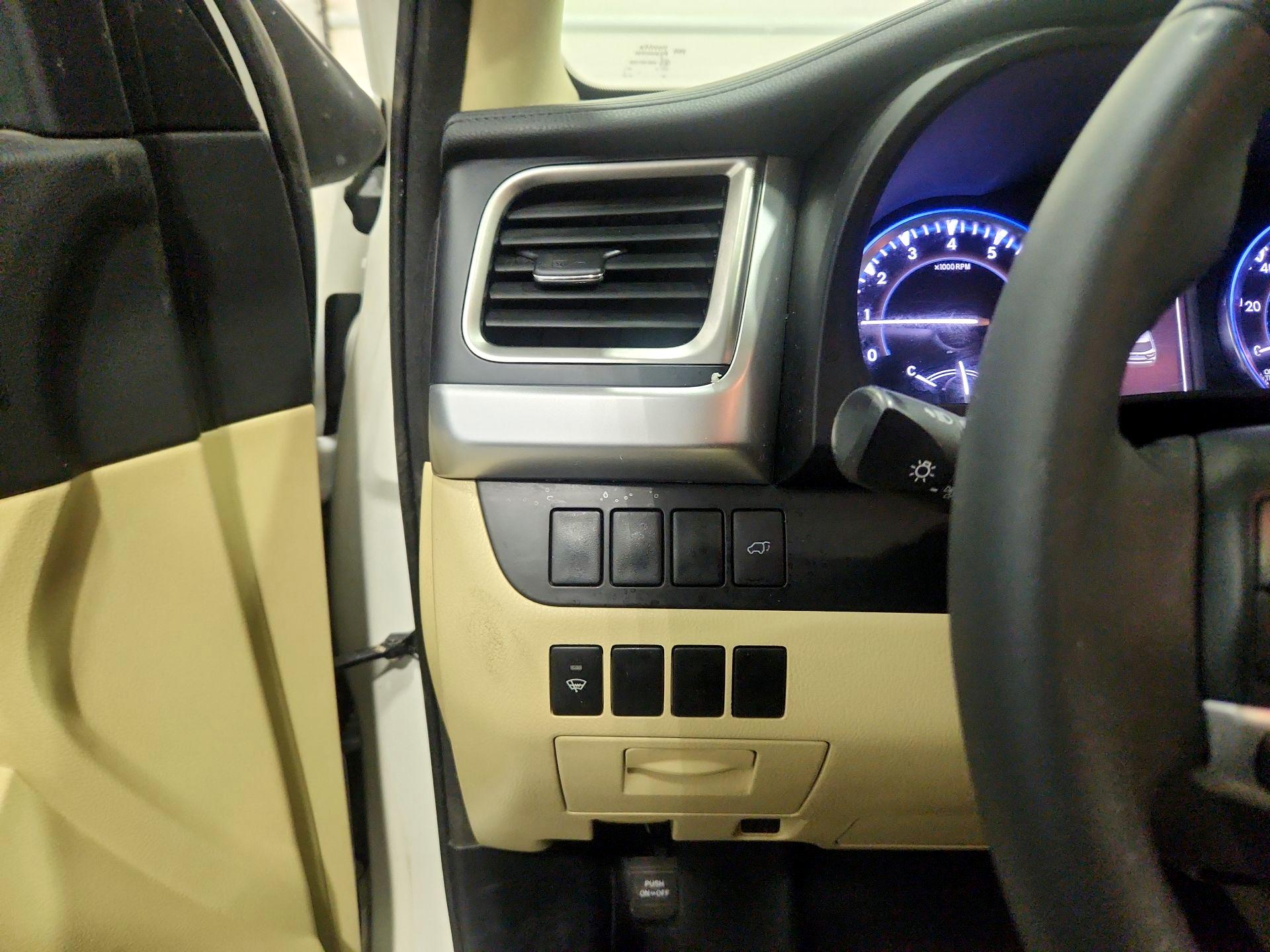 Thumbnail: 2015 Toyota Highlander - 13