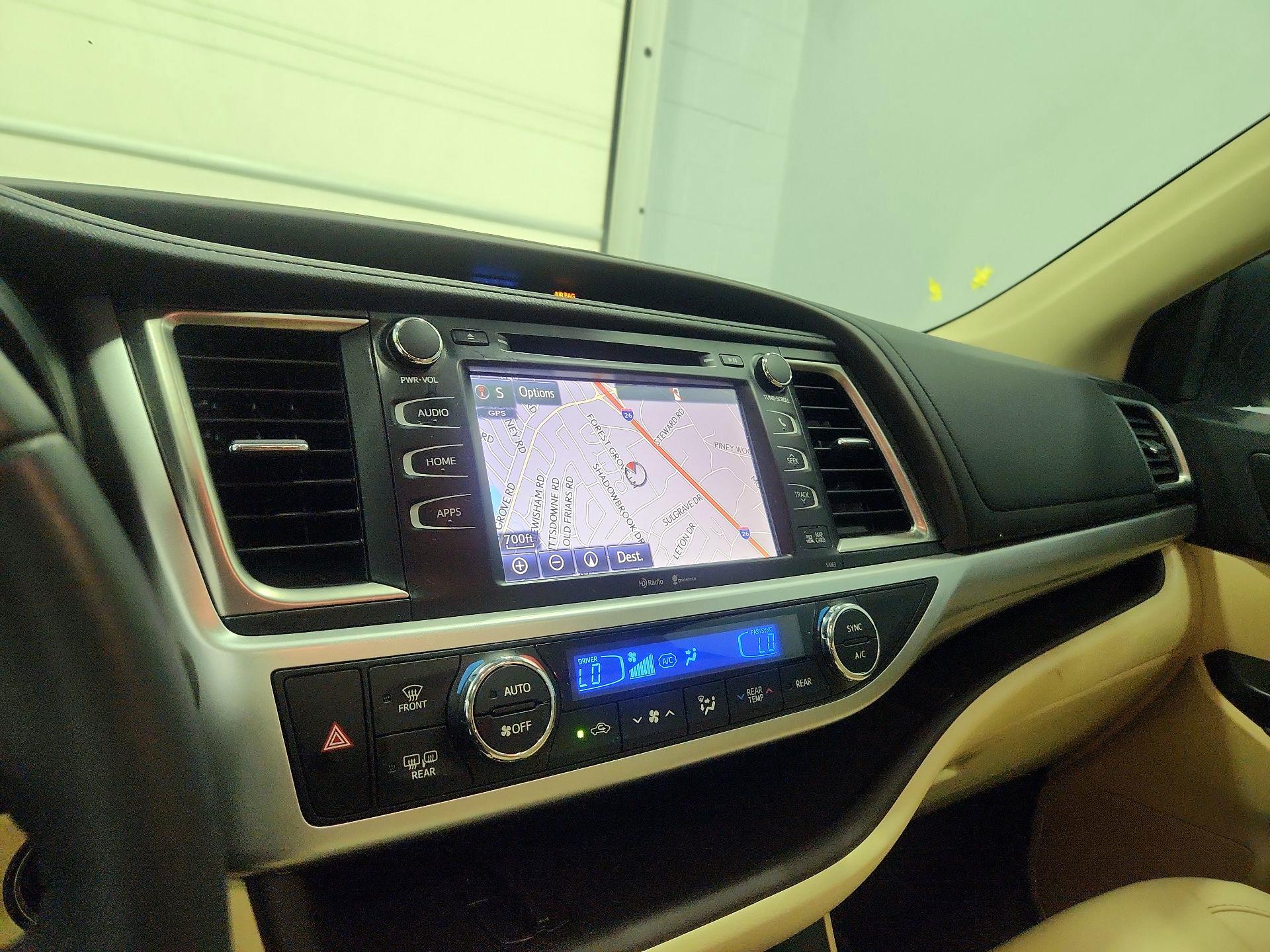 Thumbnail: 2015 Toyota Highlander - 14