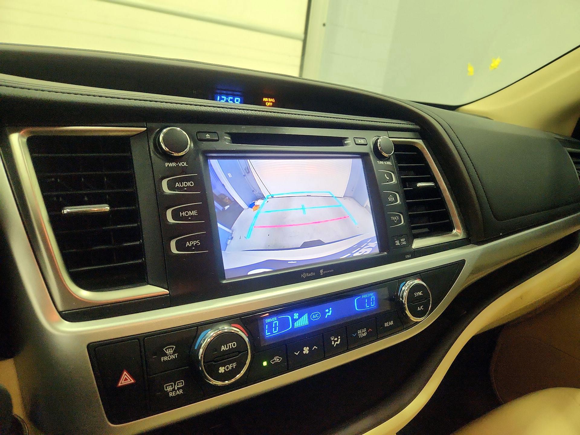 Thumbnail: 2015 Toyota Highlander - 15