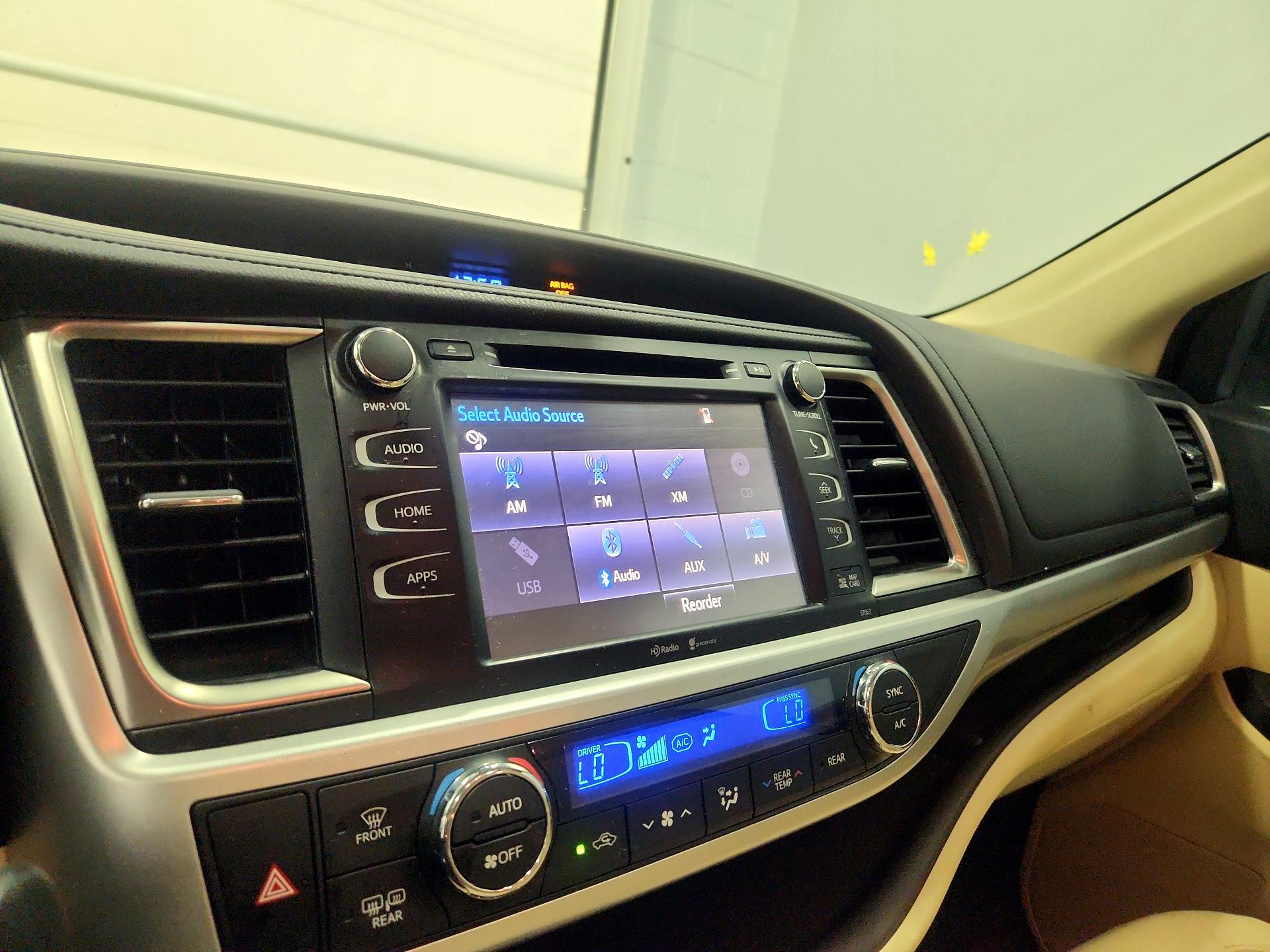 Thumbnail: 2015 Toyota Highlander - 16