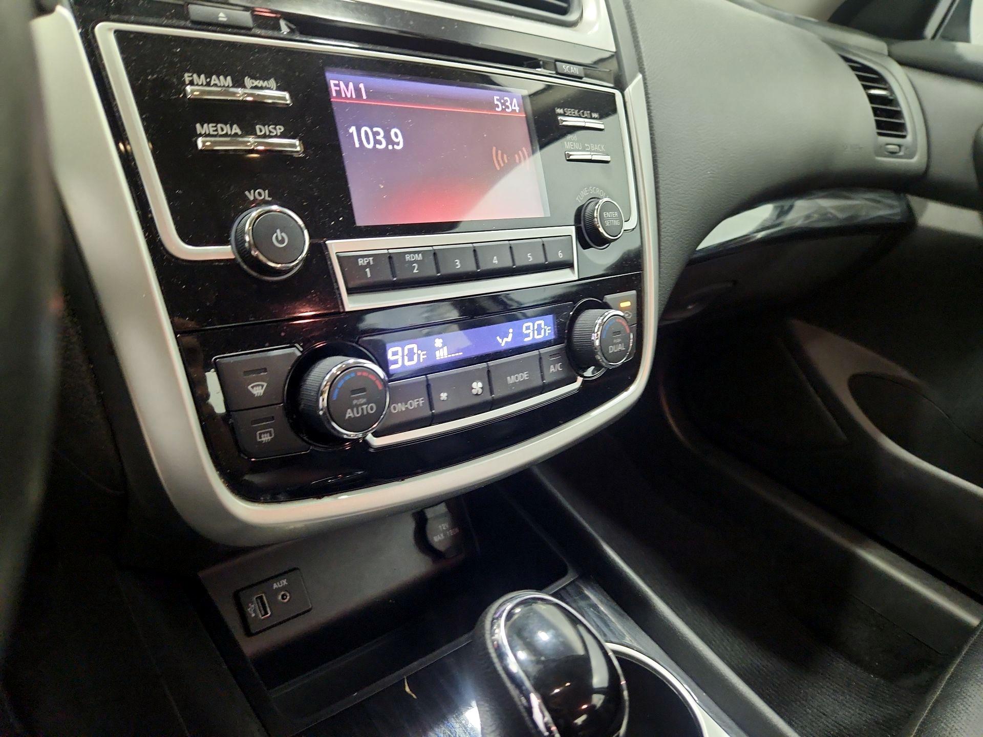 Thumbnail: 2018 Nissan Altima - 16