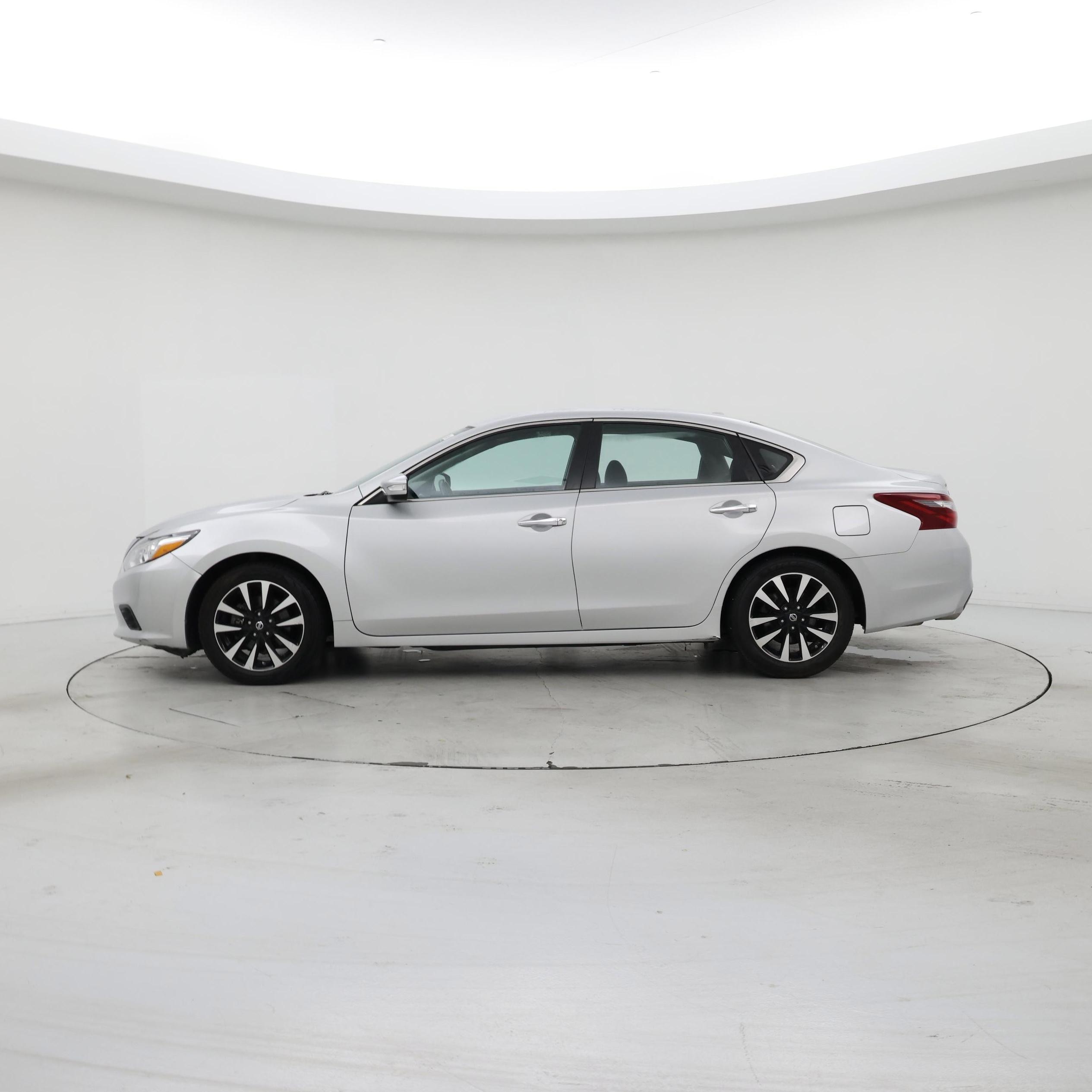 Thumbnail: 2018 Nissan Altima - 3