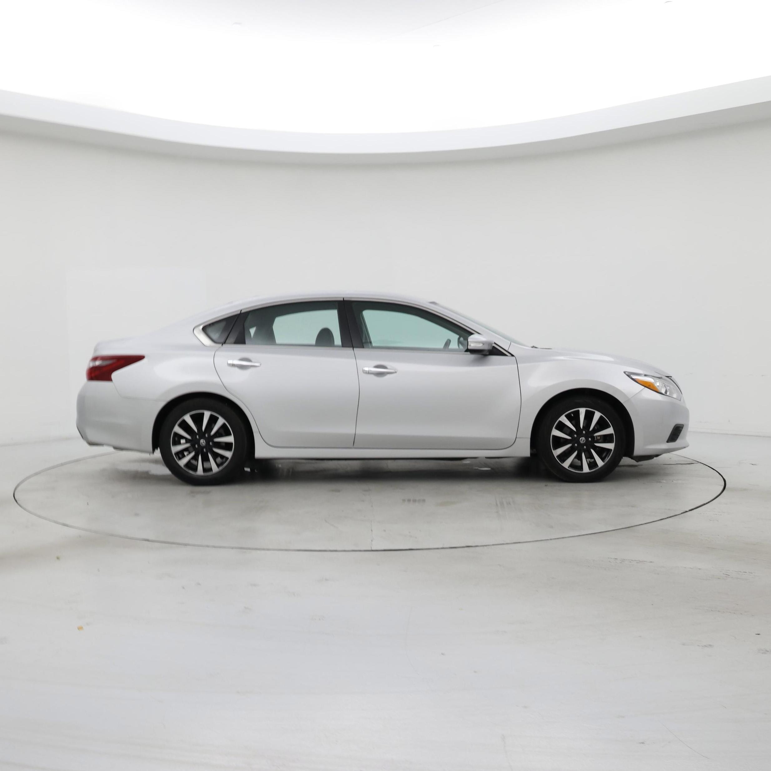 Thumbnail: 2018 Nissan Altima - 7
