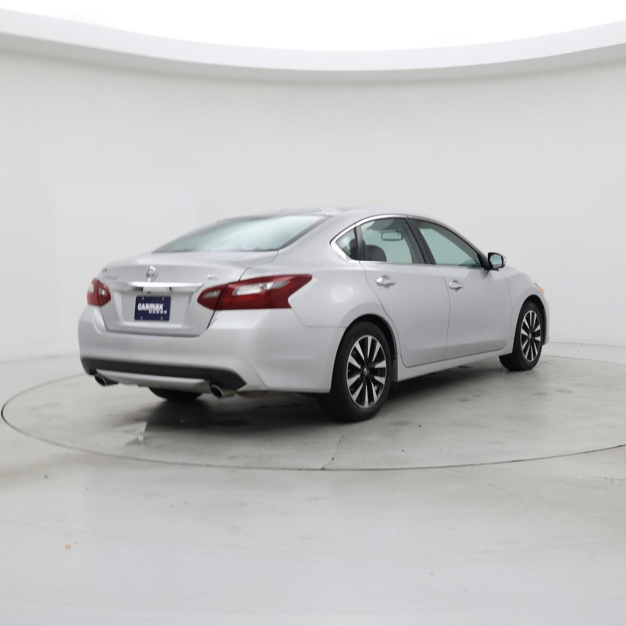 Thumbnail: 2018 Nissan Altima - 8