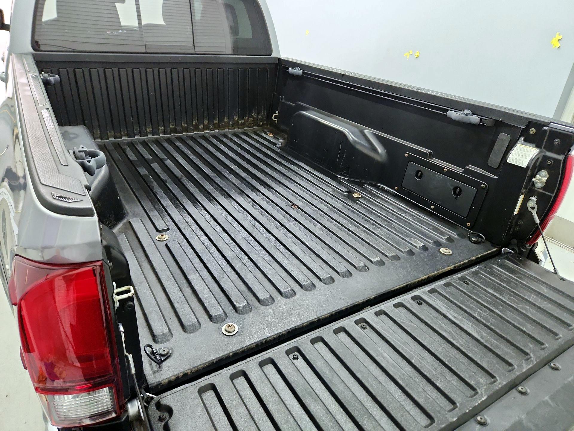 Thumbnail: 2021 Toyota Tacoma - 20