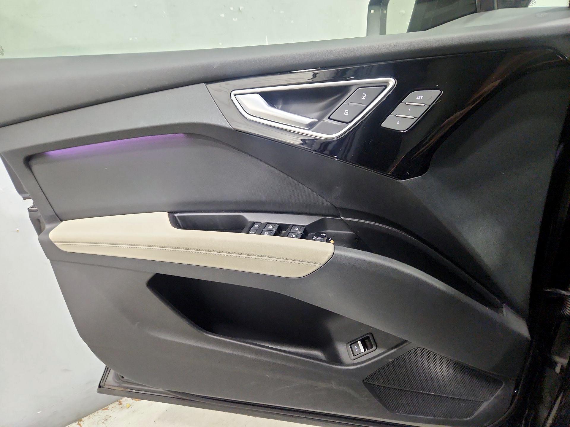 Thumbnail: 2022 Audi Q4 e-tron - 12