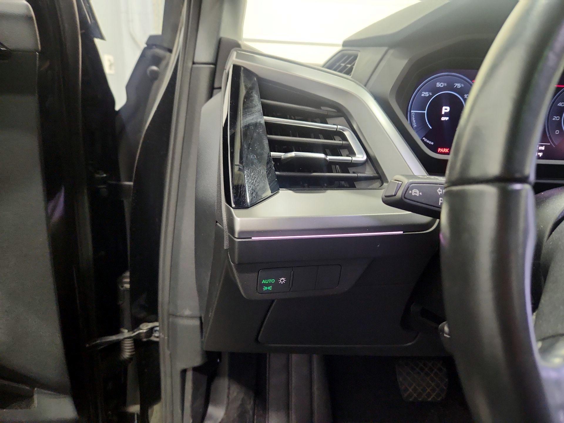 Thumbnail: 2022 Audi Q4 e-tron - 13