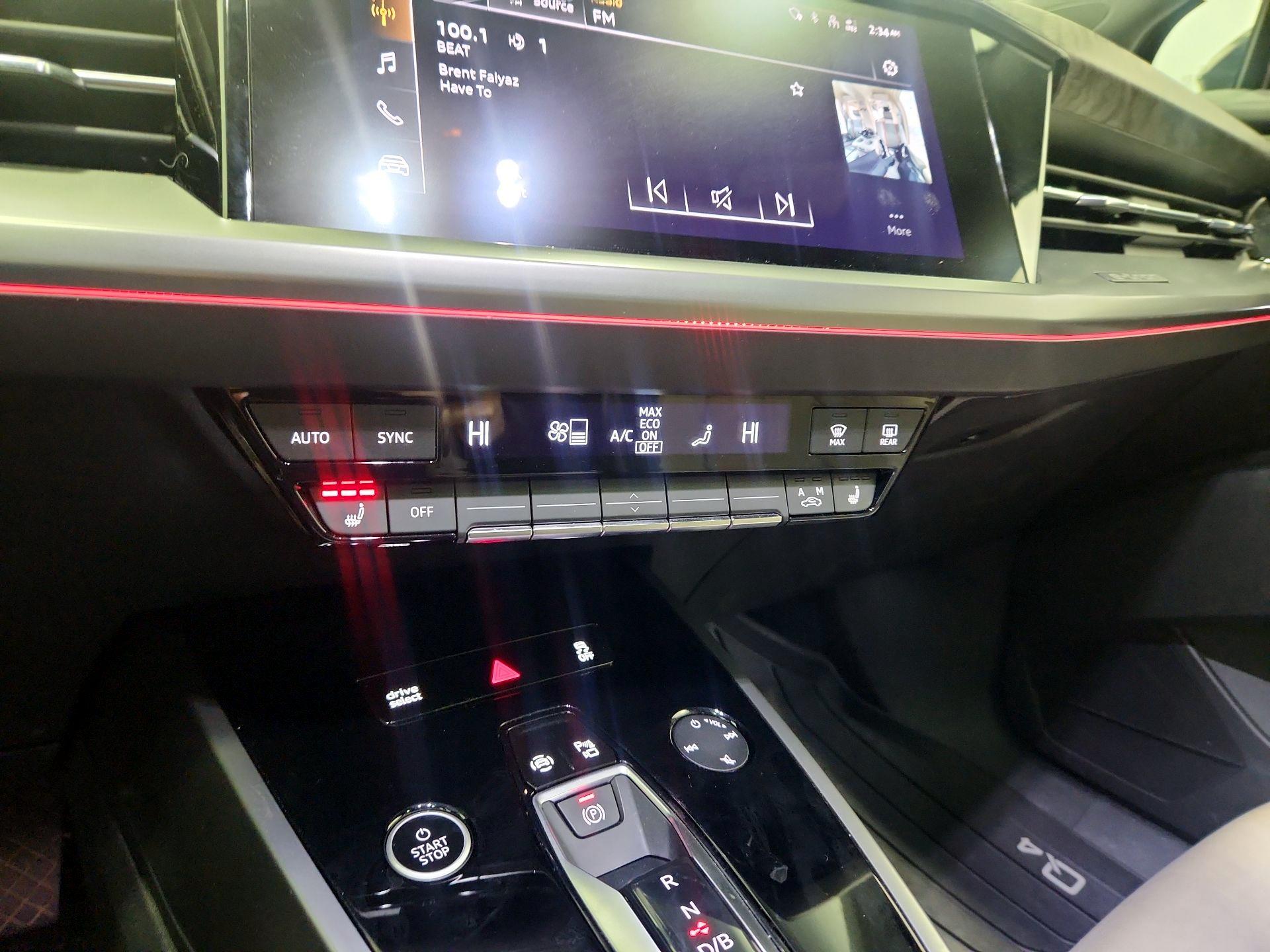 Thumbnail: 2022 Audi Q4 e-tron - 16