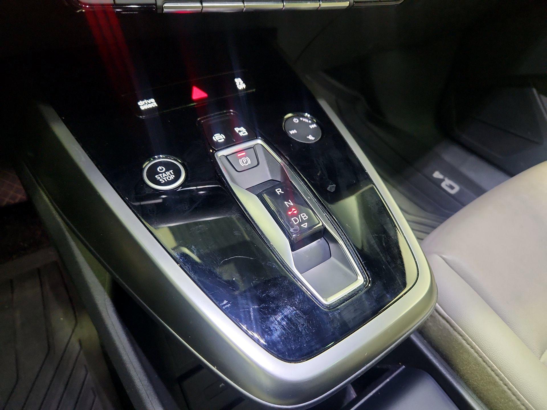 Thumbnail: 2022 Audi Q4 e-tron - 17