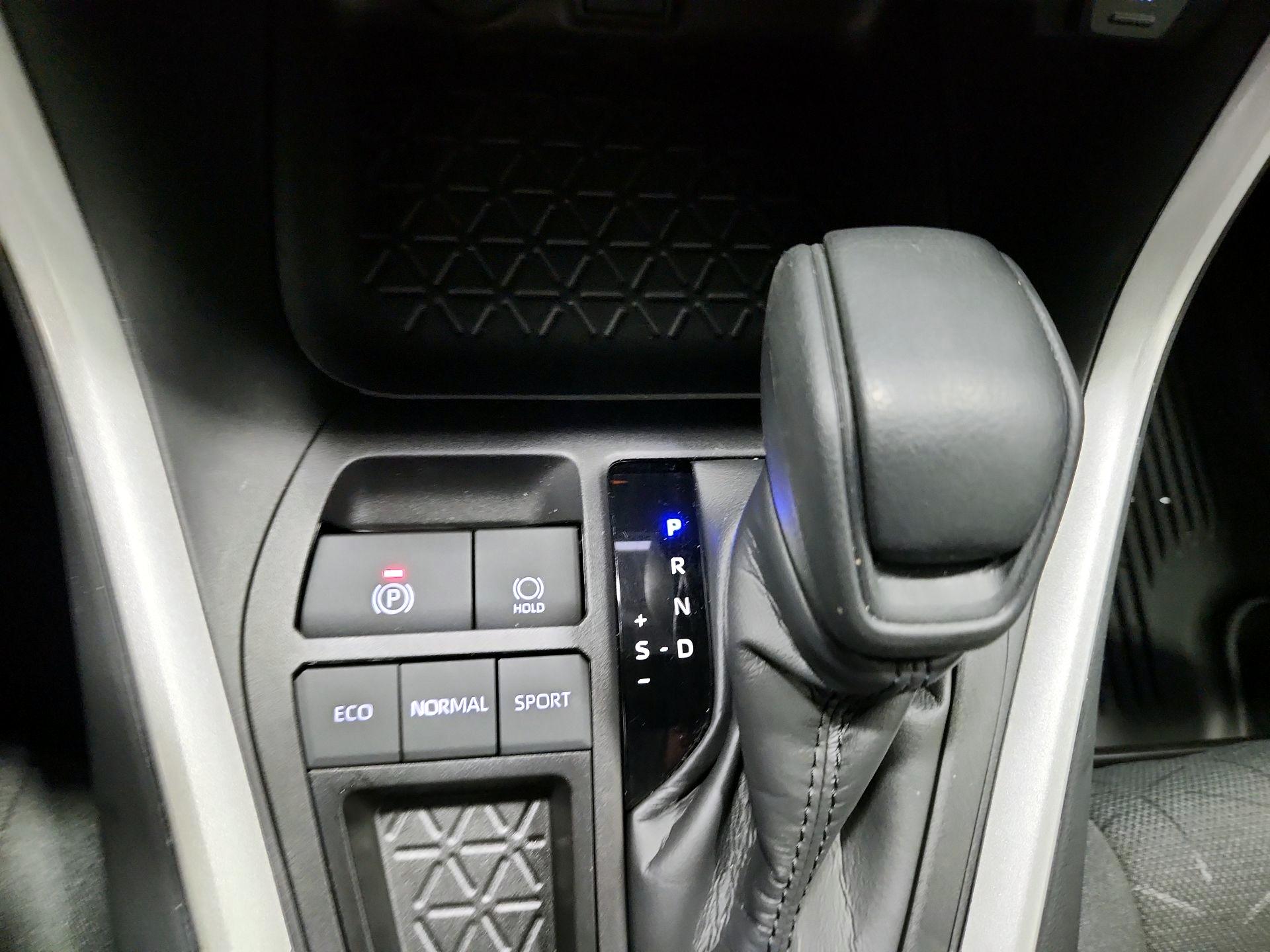 Thumbnail: 2023 Toyota RAV4 - 17