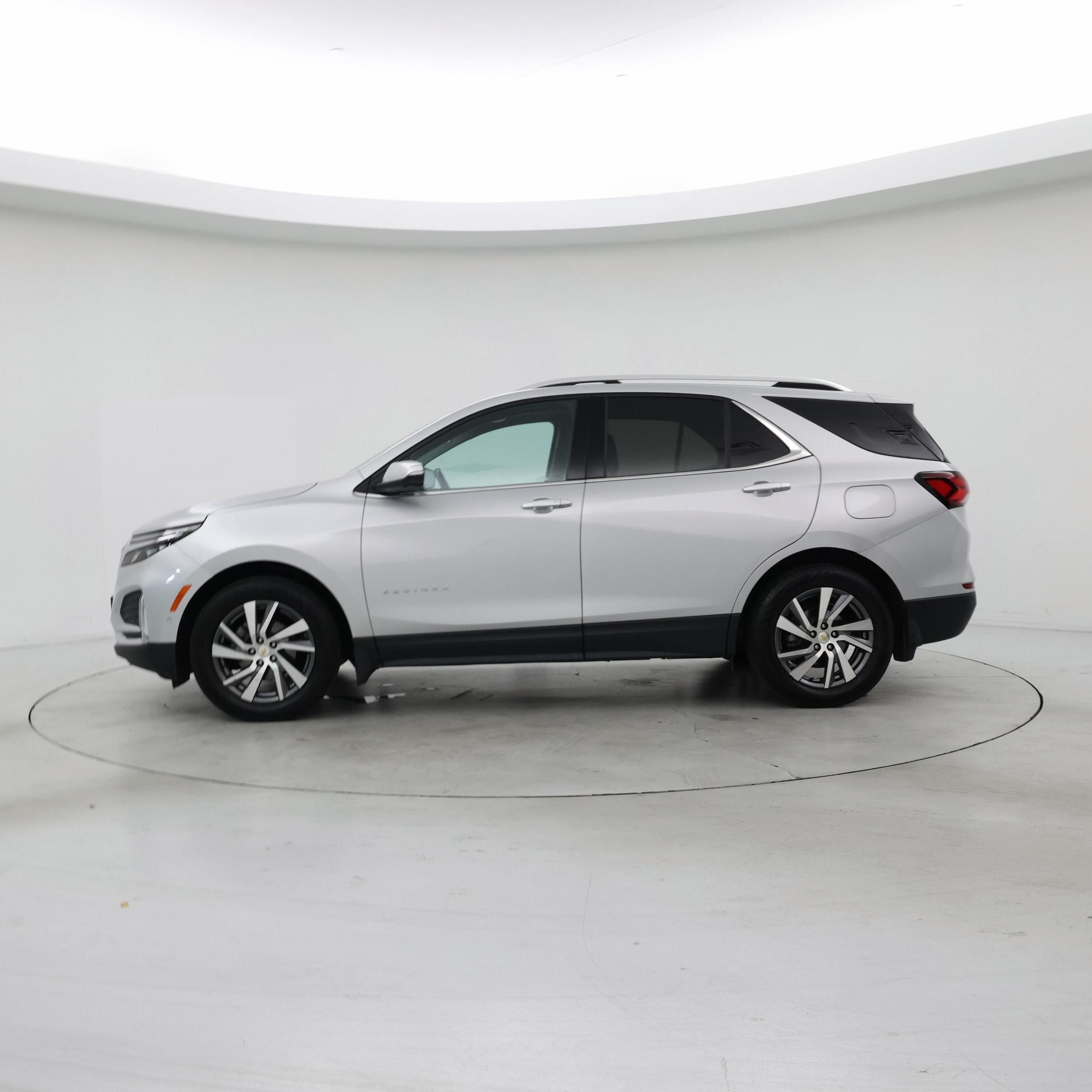 Thumbnail: 2022 Chevrolet Equinox - 3
