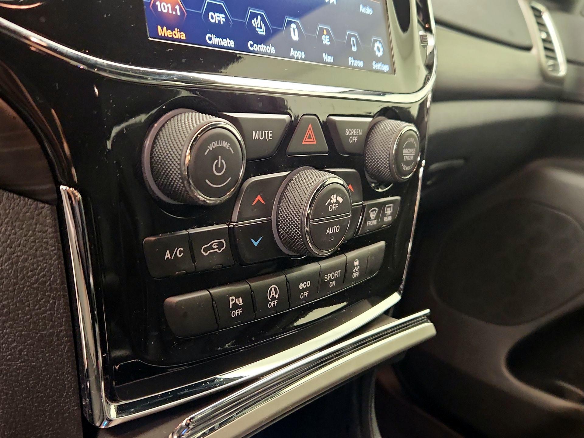 Thumbnail: 2022 Jeep Grand Cherokee - 17