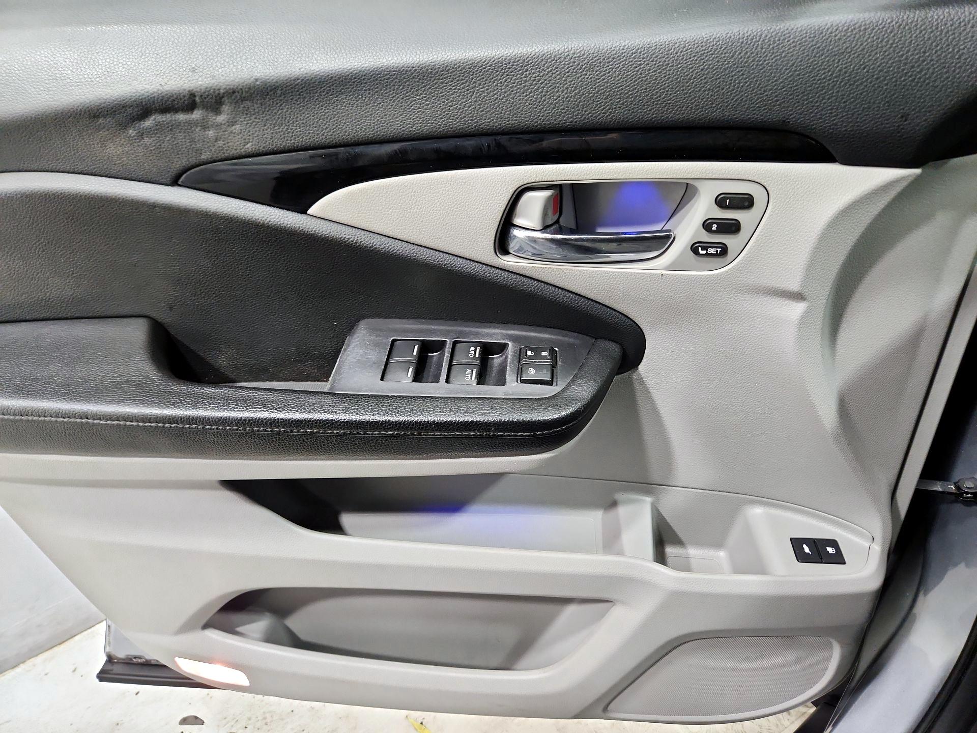 Thumbnail: 2018 Honda Pilot - 12