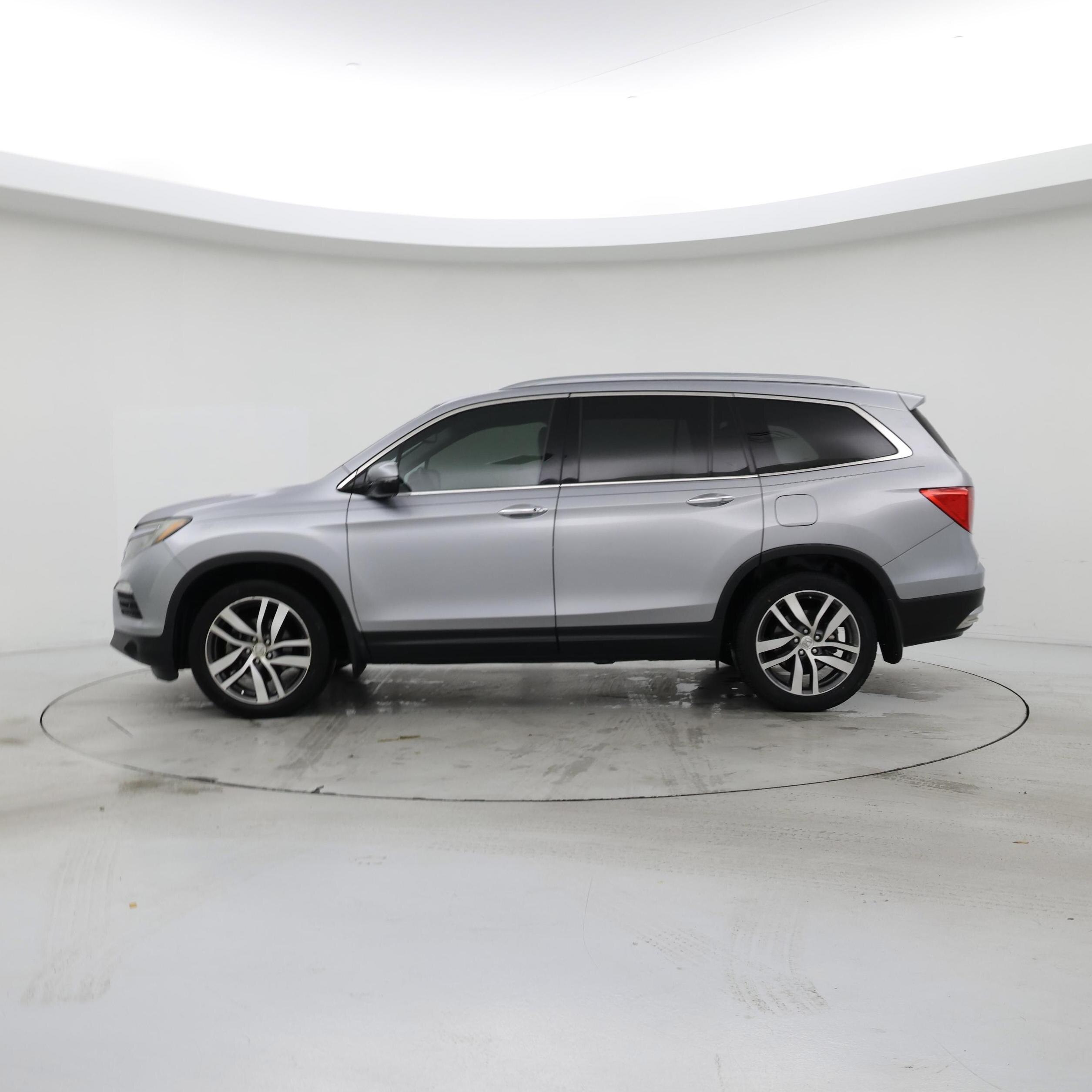 Thumbnail: 2018 Honda Pilot - 3