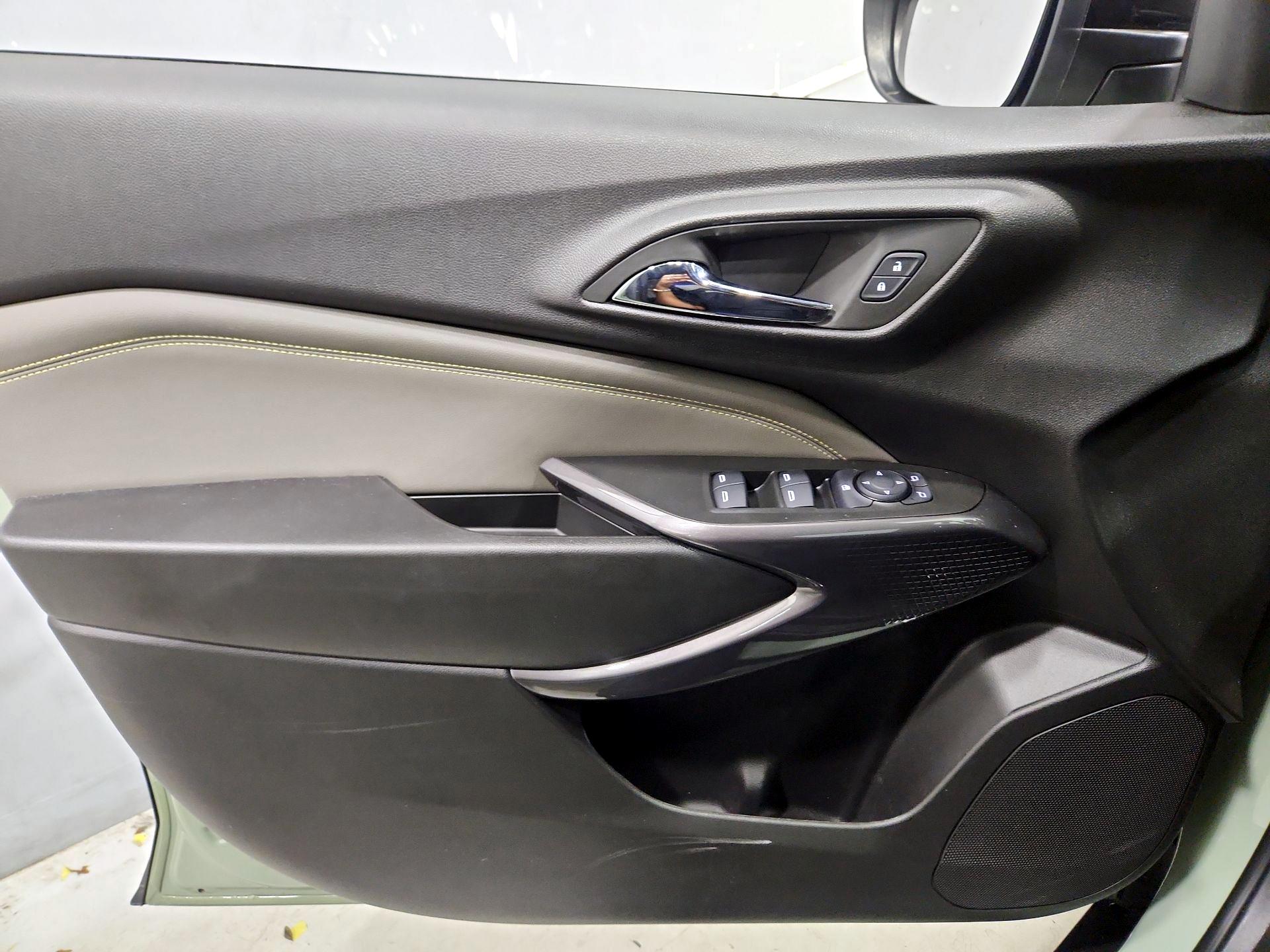 Thumbnail: 2025 Chevrolet Trax - 12