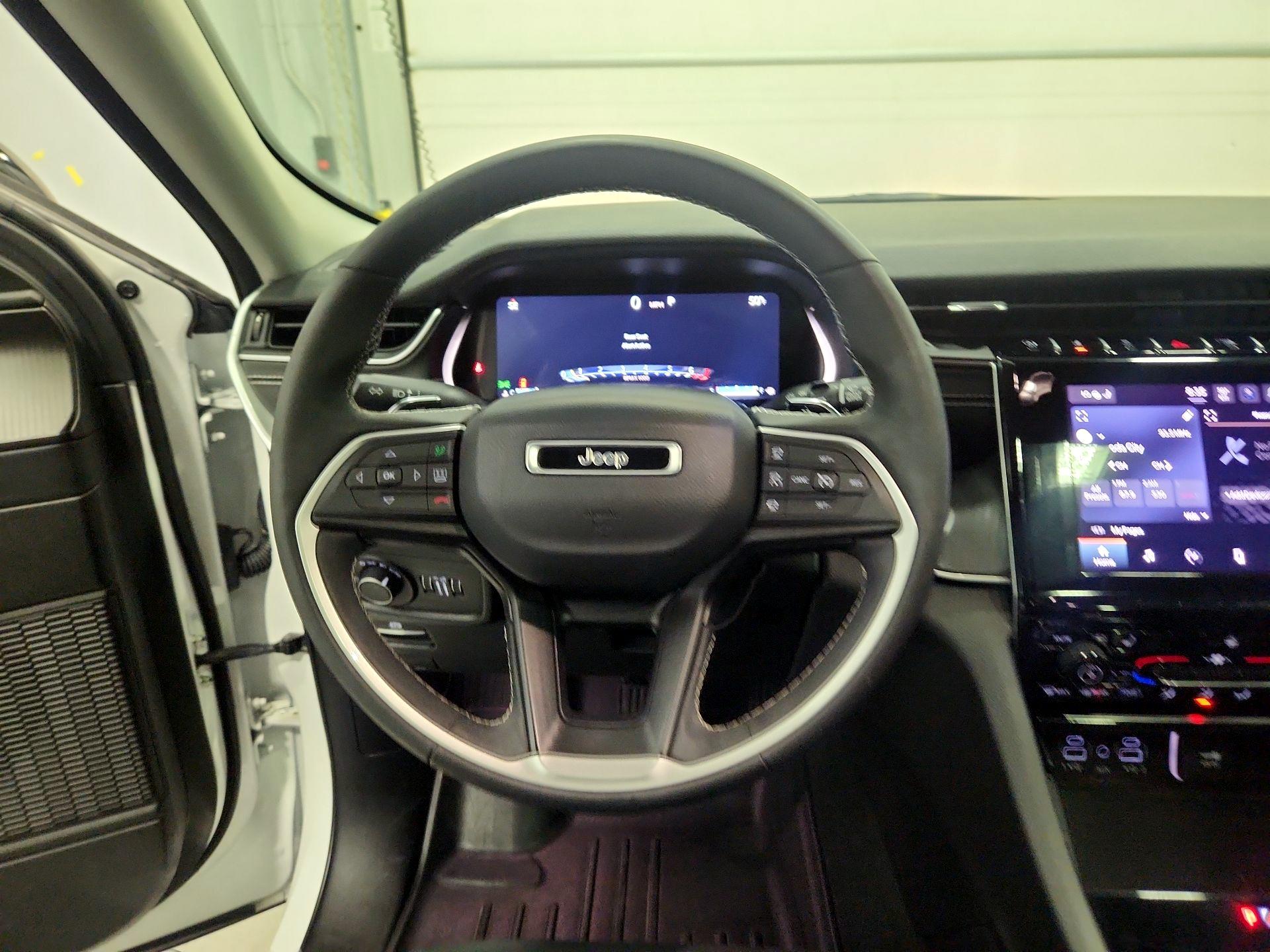 Thumbnail: 2023 Jeep Grand Cherokee - 10