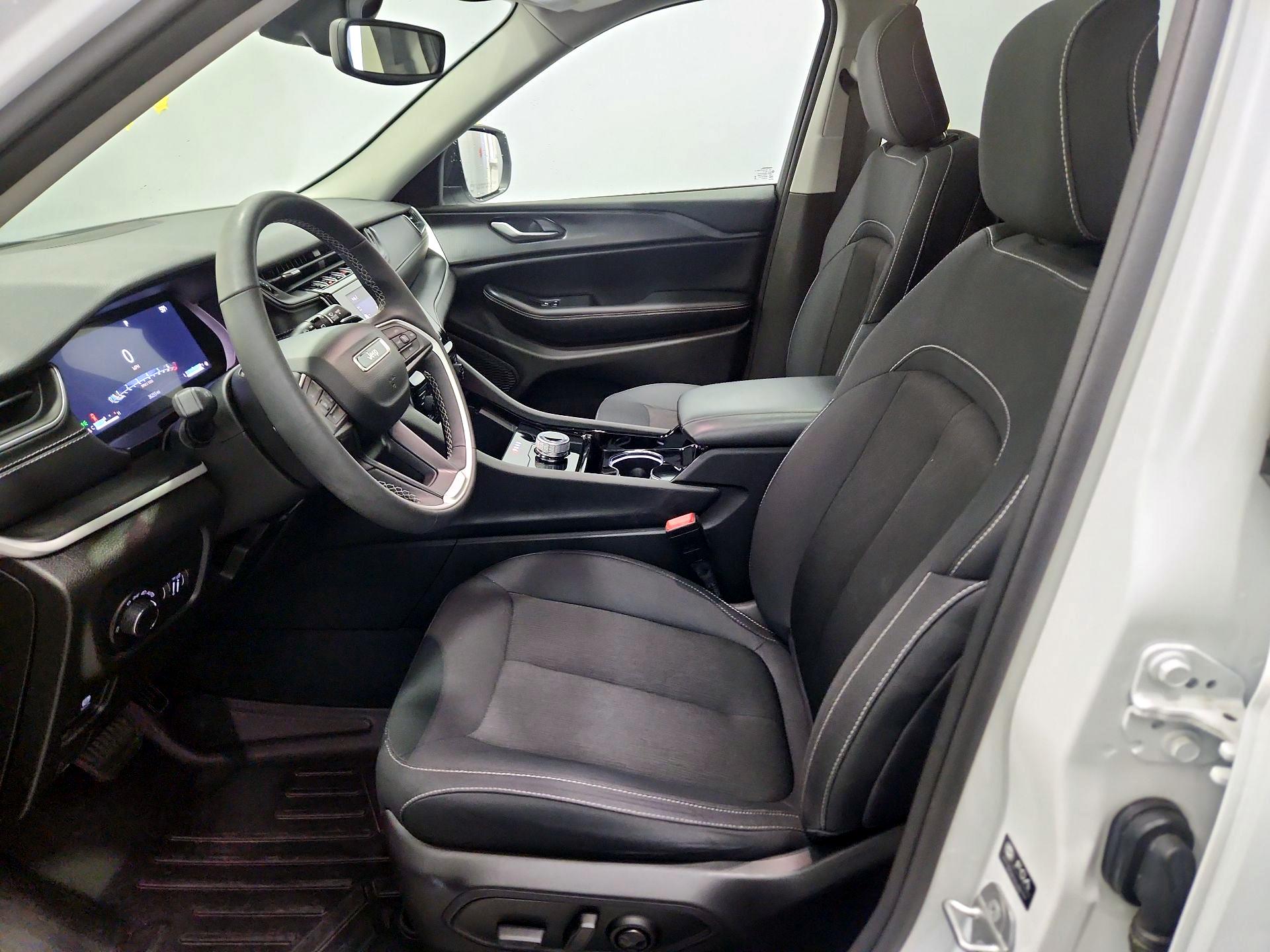 Thumbnail: 2023 Jeep Grand Cherokee - 11