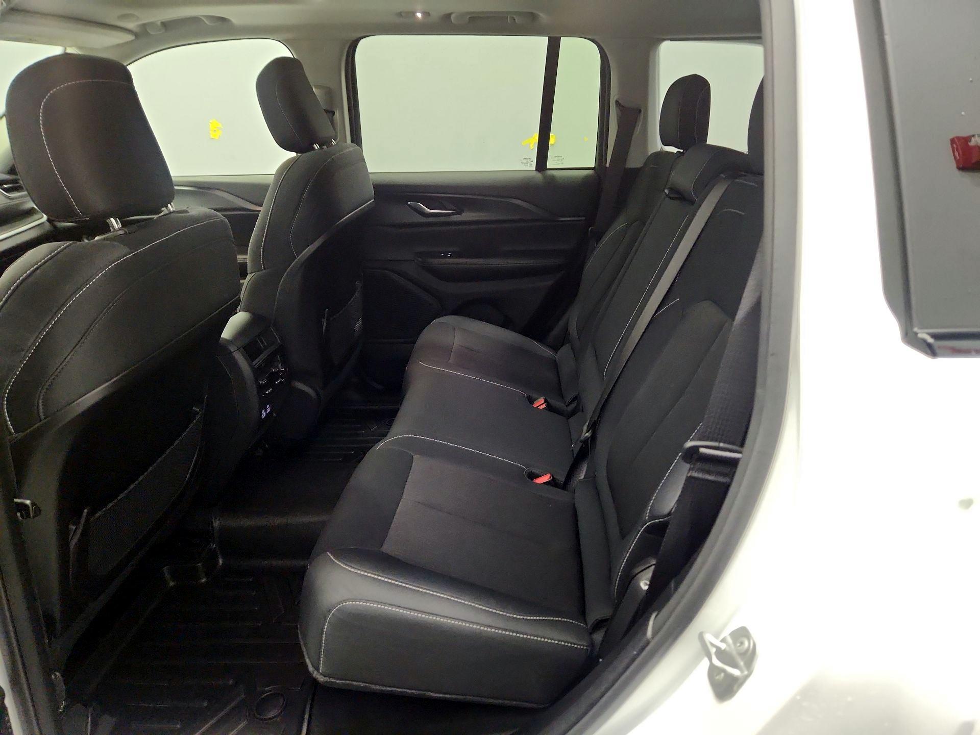 Thumbnail: 2023 Jeep Grand Cherokee - 20