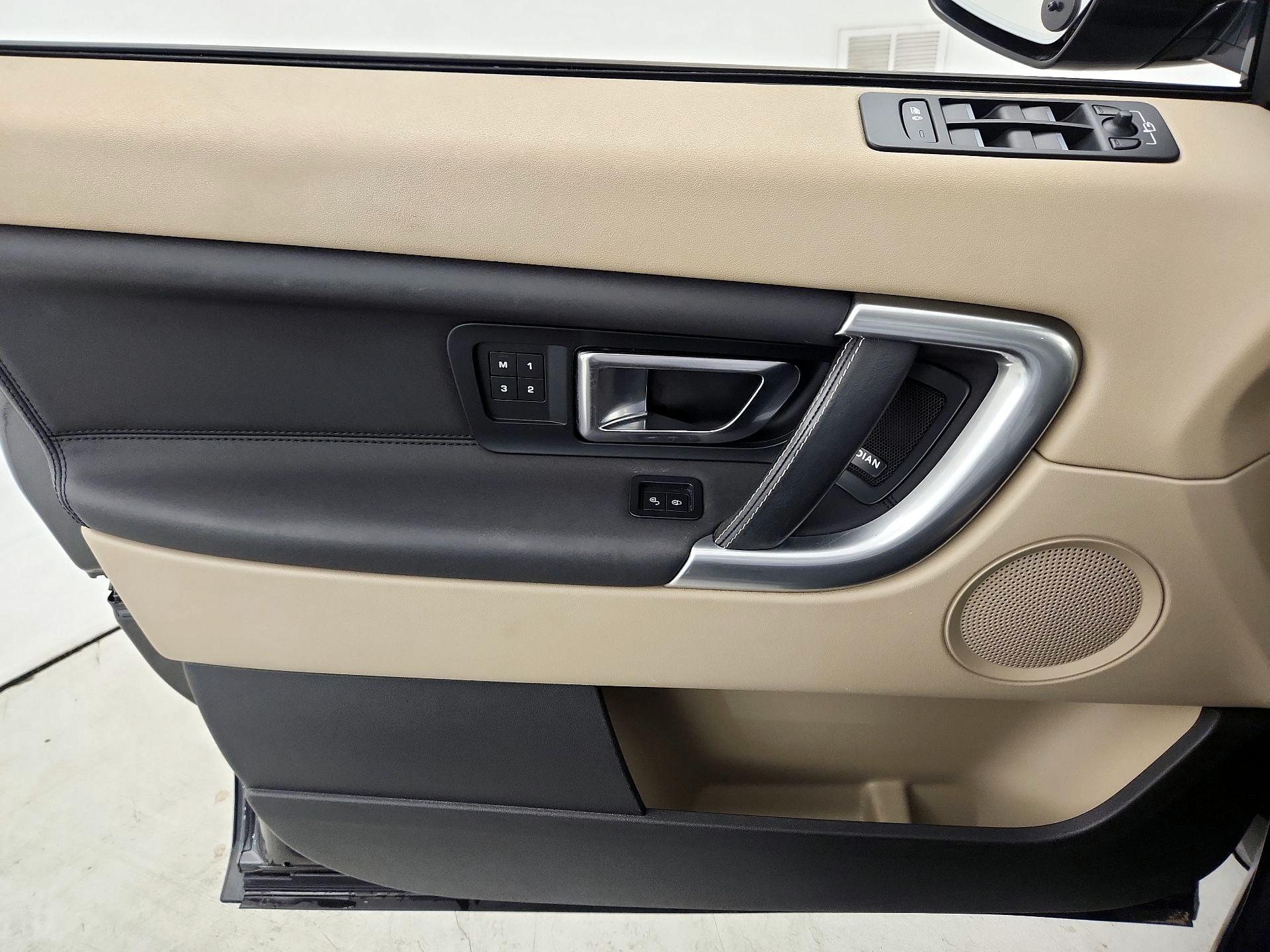 Thumbnail: 2018 Land Rover Discovery Sport - 12