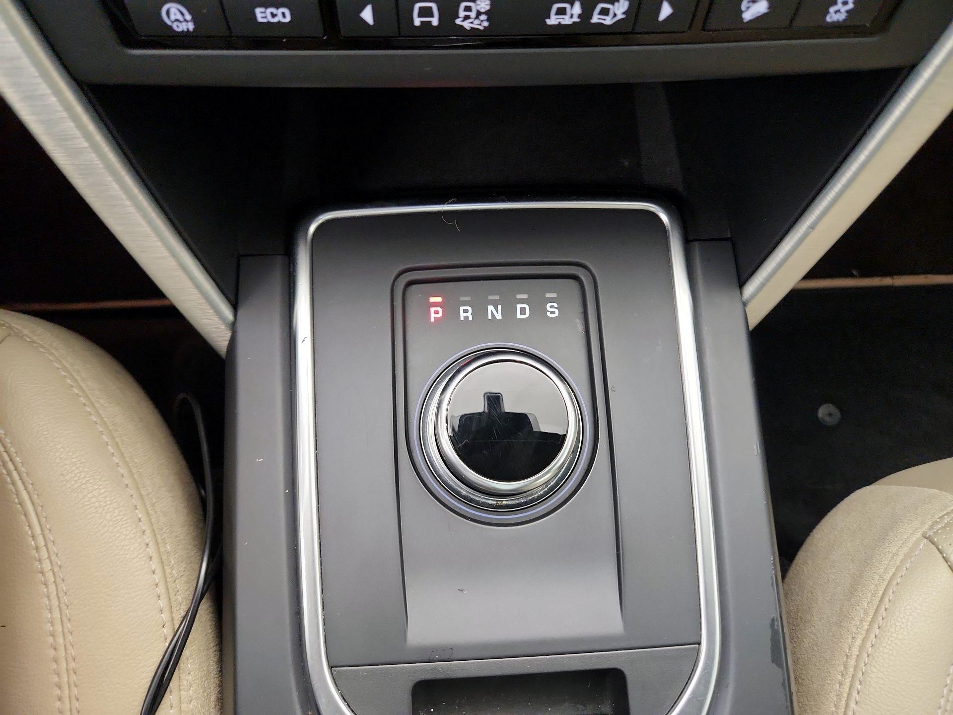 Thumbnail: 2018 Land Rover Discovery Sport - 17