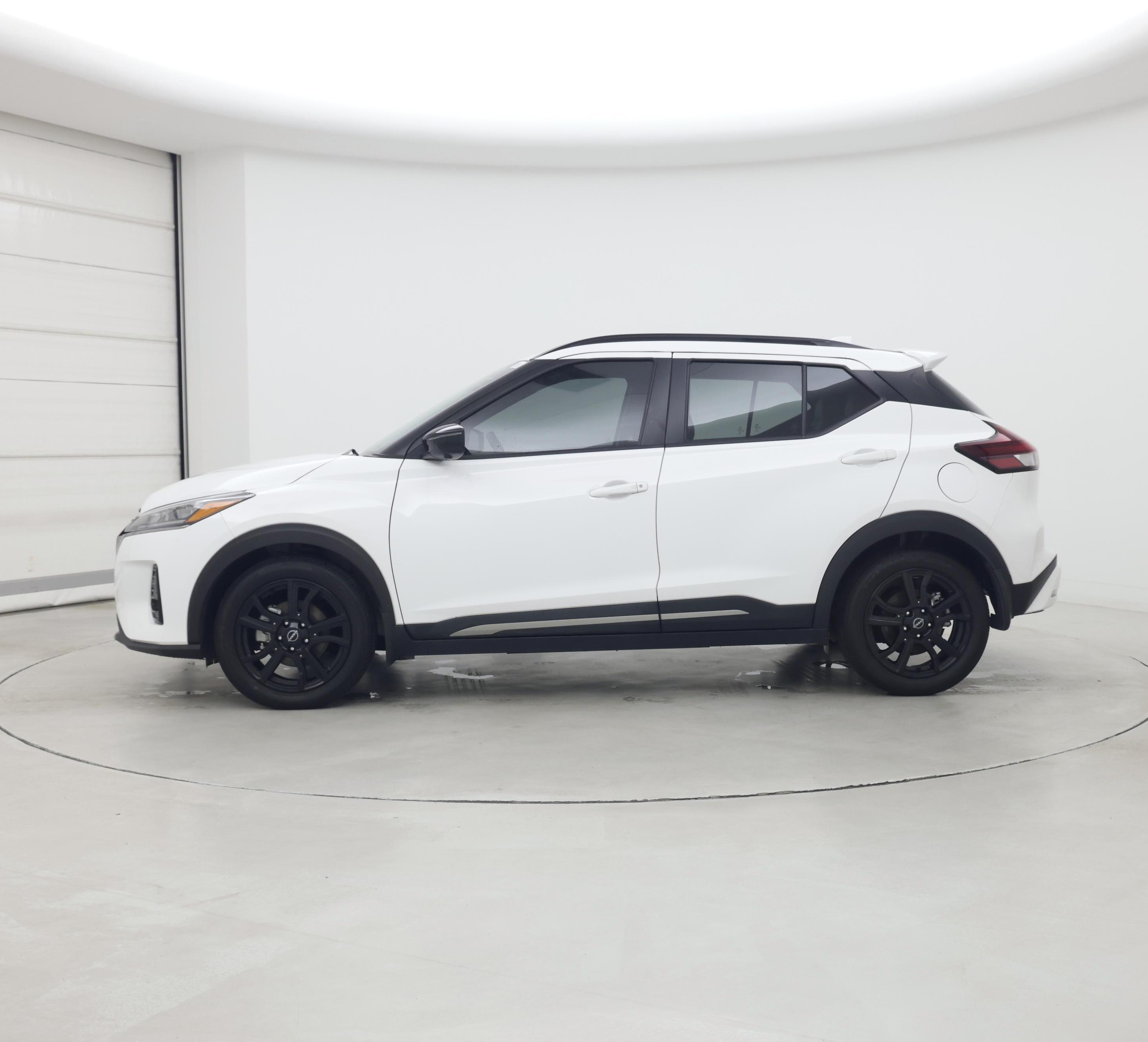 Thumbnail: 2022 Nissan Kicks - 3
