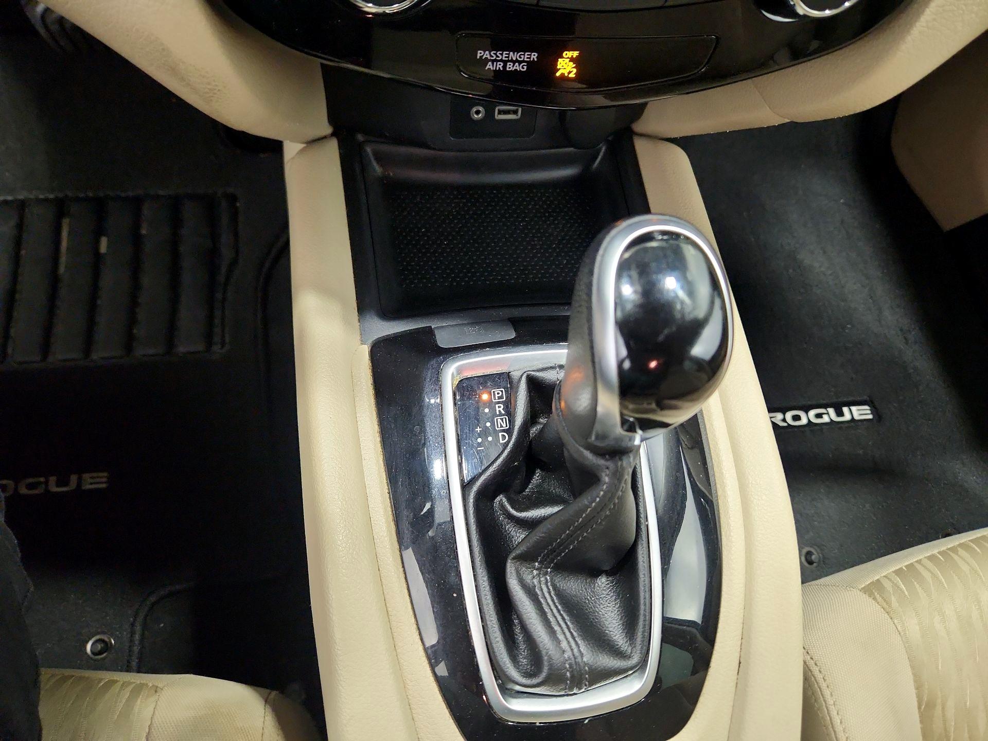 Thumbnail: 2019 Nissan Rogue - 17