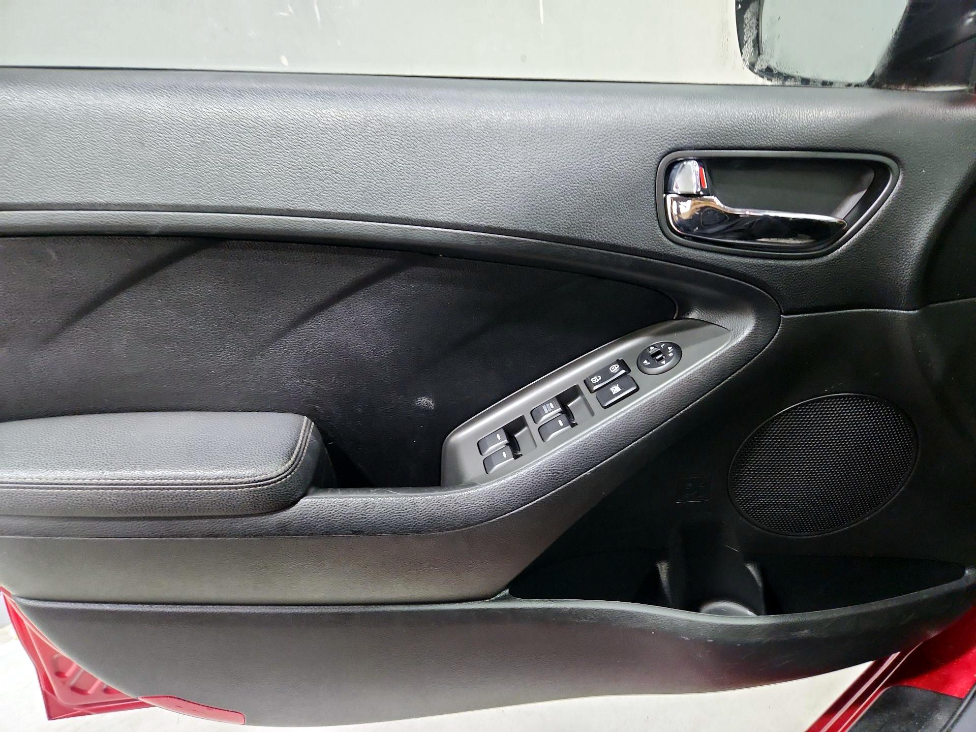 Thumbnail: 2018 Kia Forte - 12