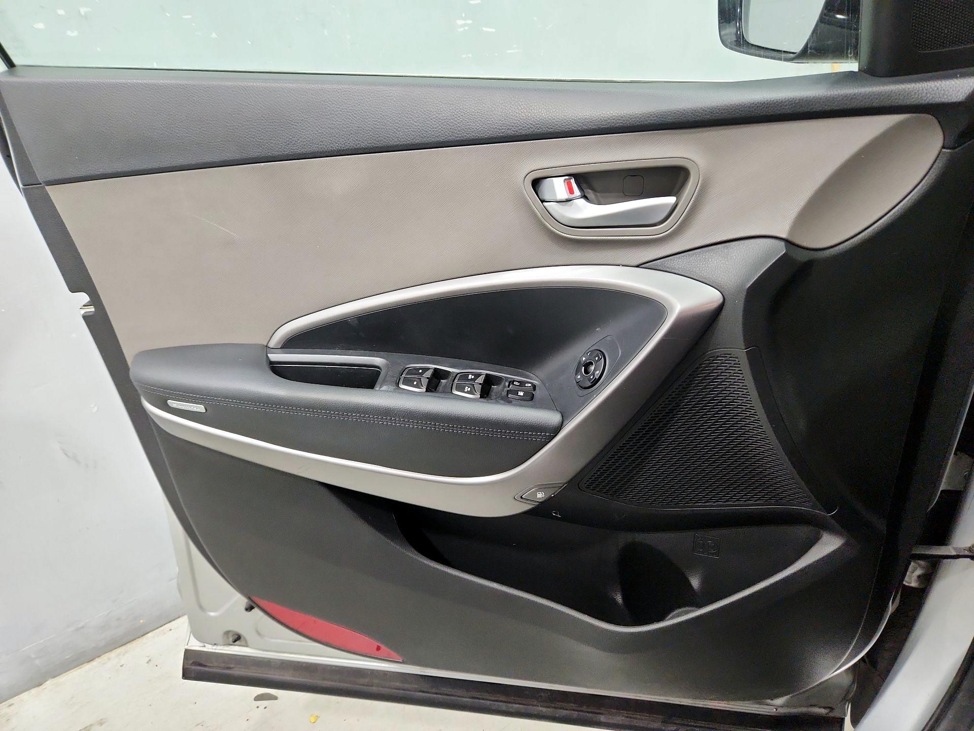 Thumbnail: 2016 Hyundai Santa Fe - 12