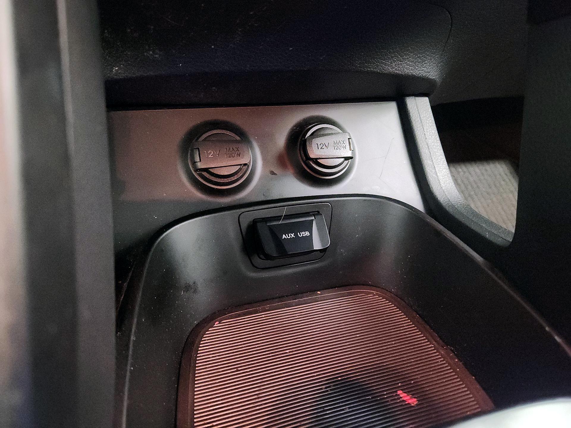 Thumbnail: 2016 Hyundai Santa Fe - 18