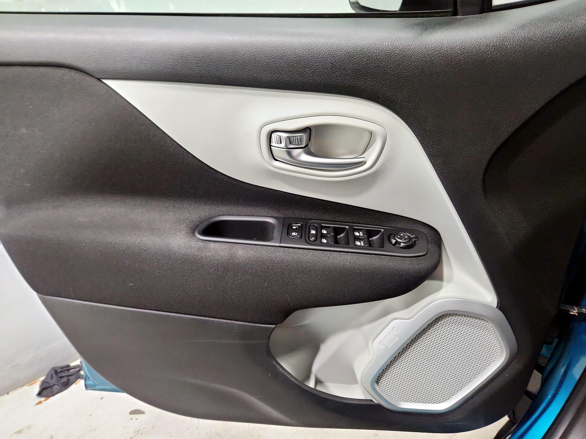 Thumbnail: 2021 Jeep Renegade - 12