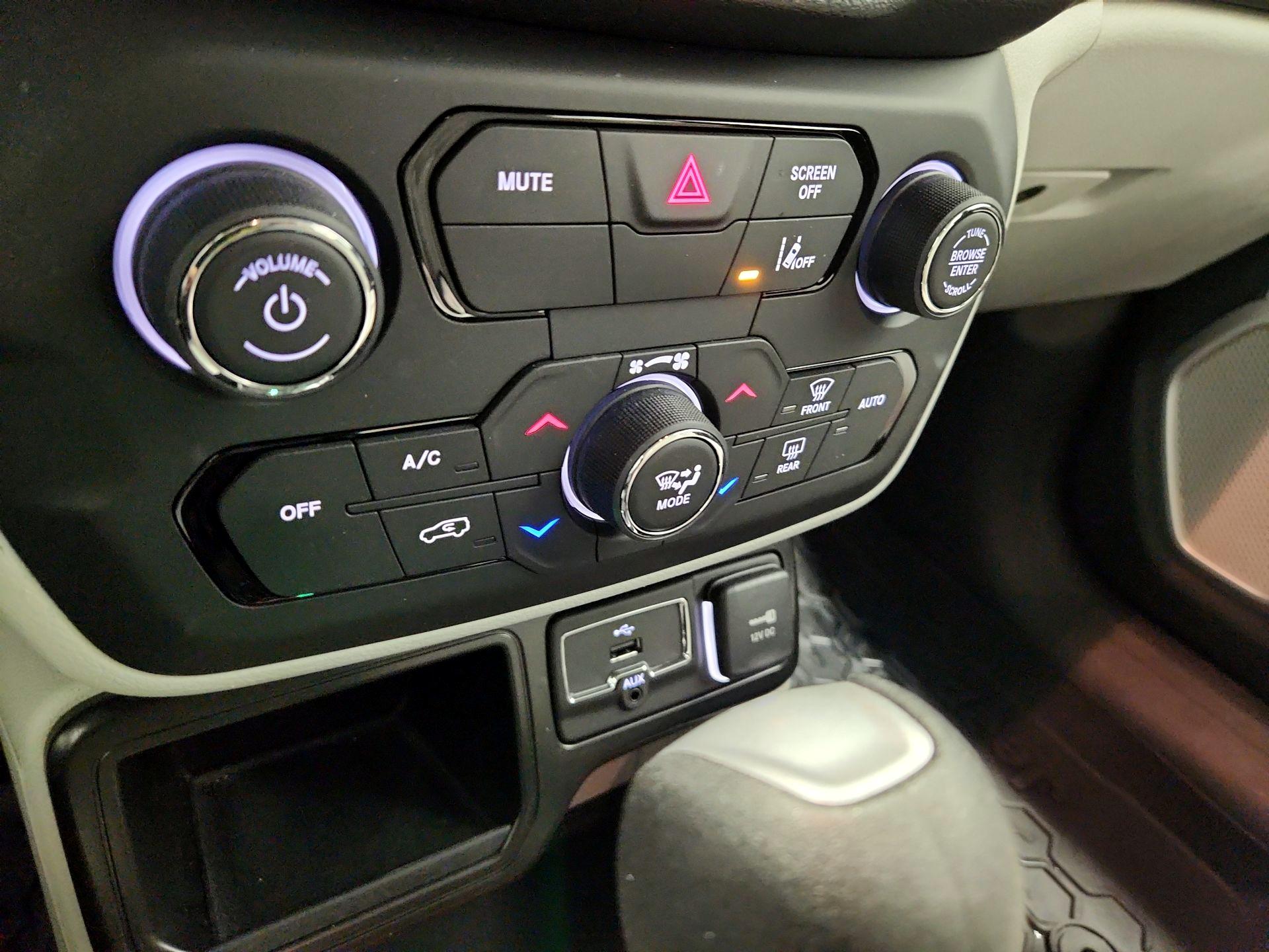 Thumbnail: 2021 Jeep Renegade - 16