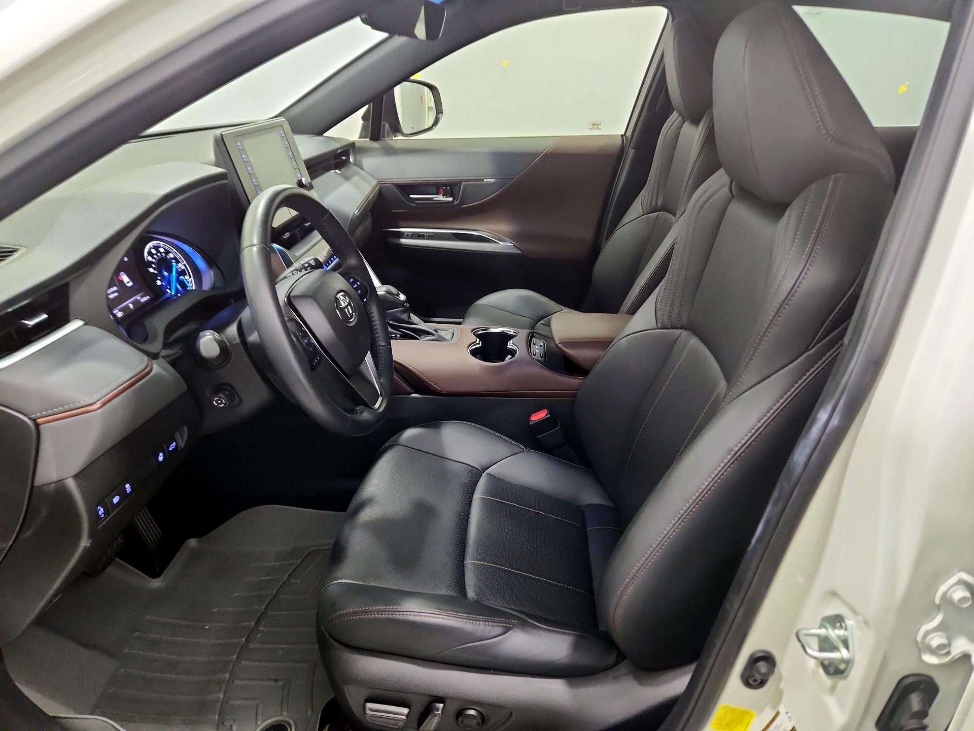 Thumbnail: 2021 Toyota Venza - 11
