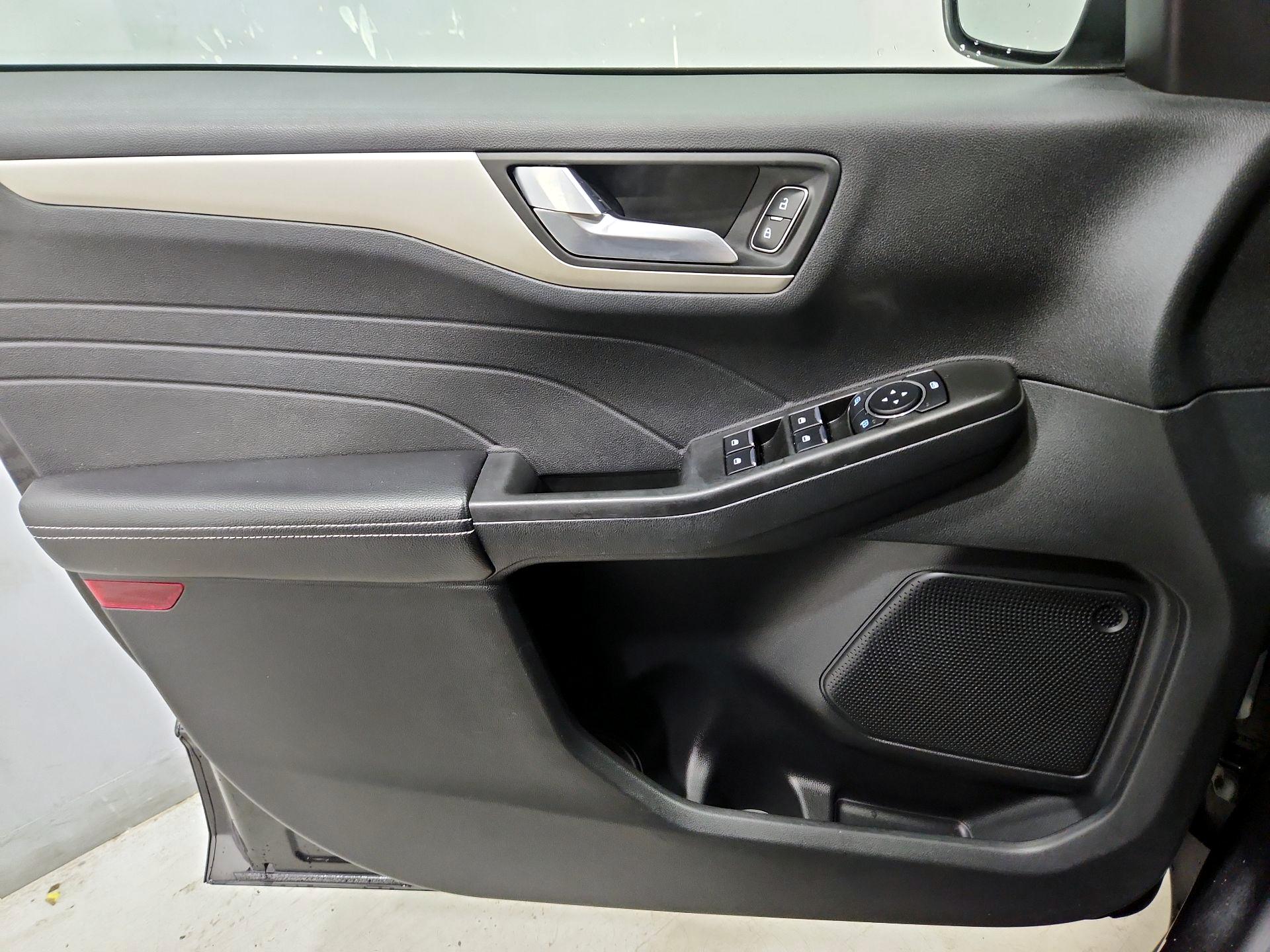 Thumbnail: 2021 Ford Escape - 12