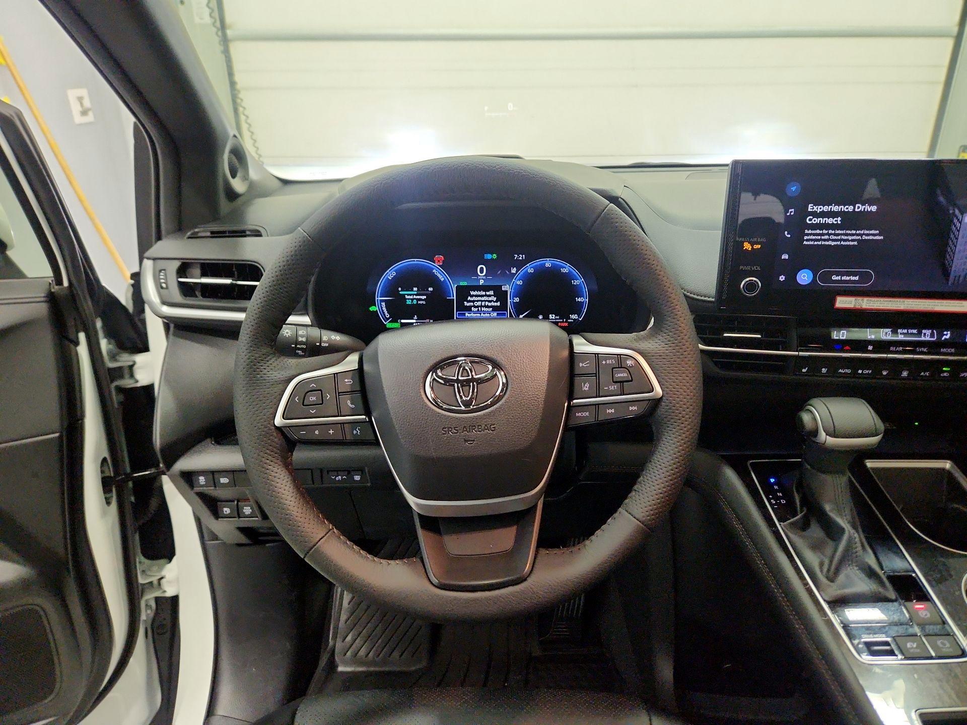 Thumbnail: 2025 Toyota Sienna - 10