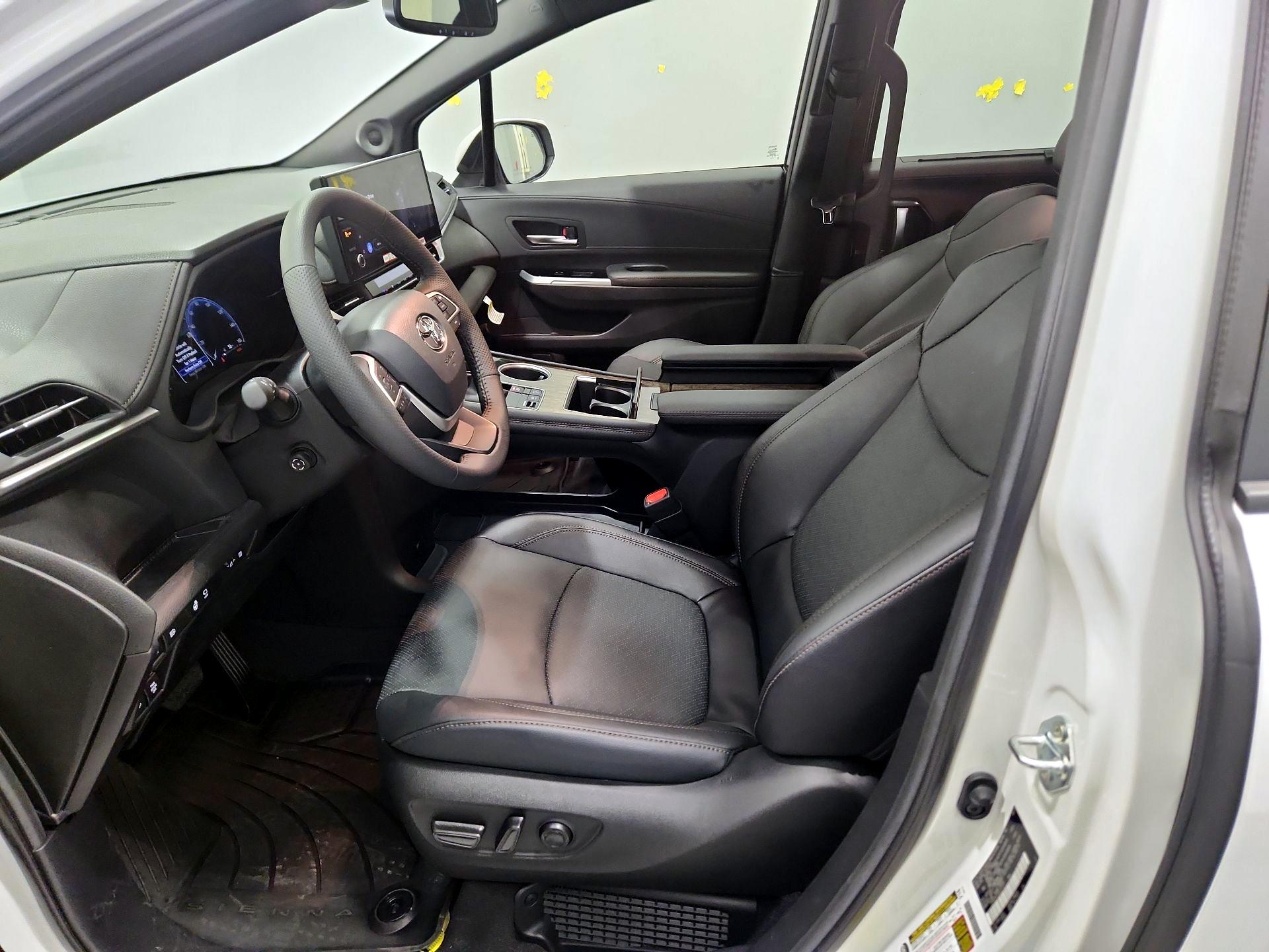 Thumbnail: 2025 Toyota Sienna - 11