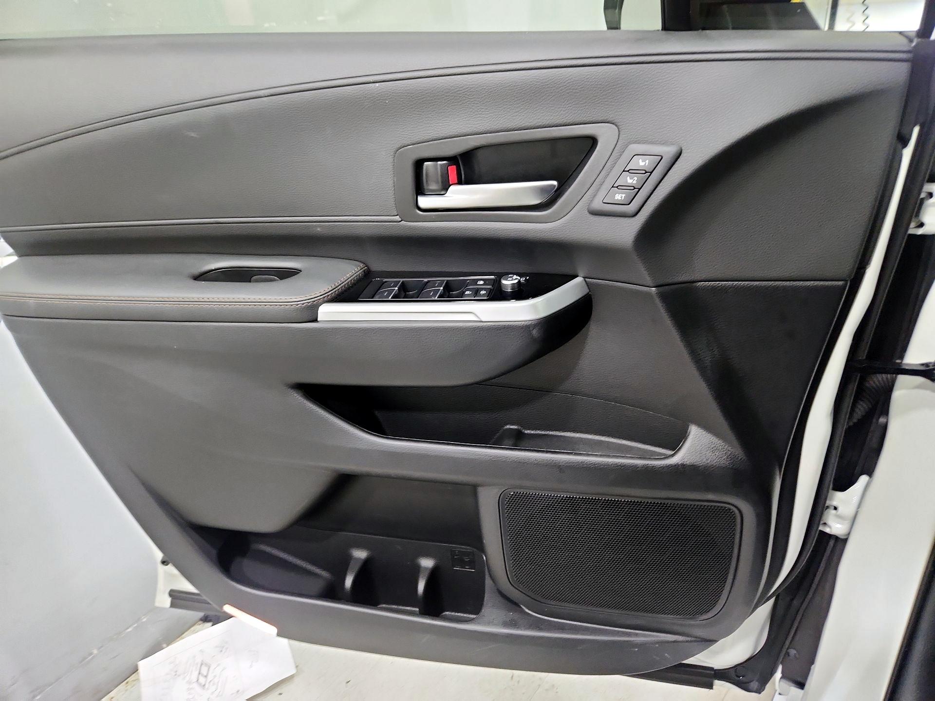 Thumbnail: 2025 Toyota Sienna - 12