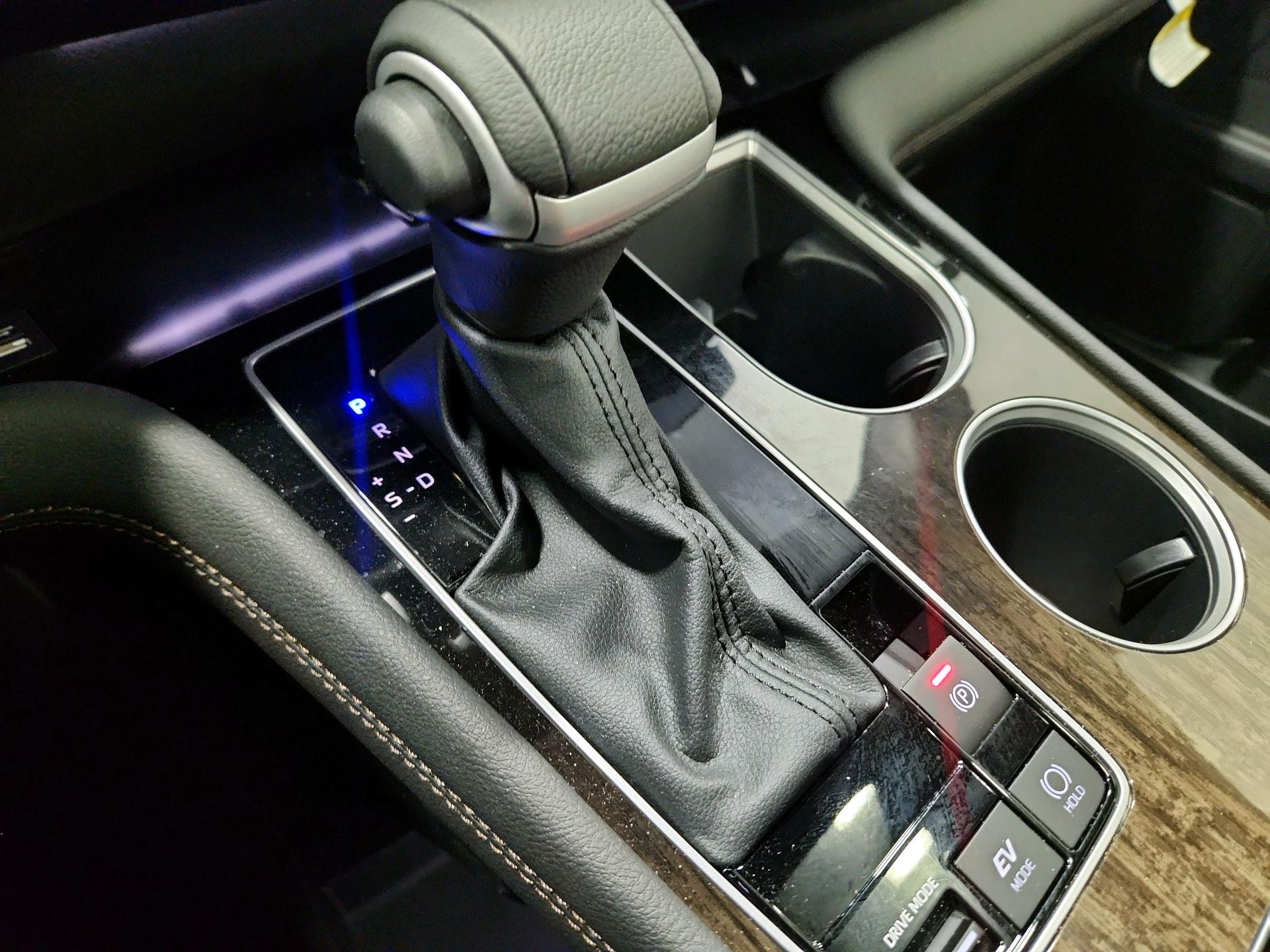 Thumbnail: 2025 Toyota Sienna - 18