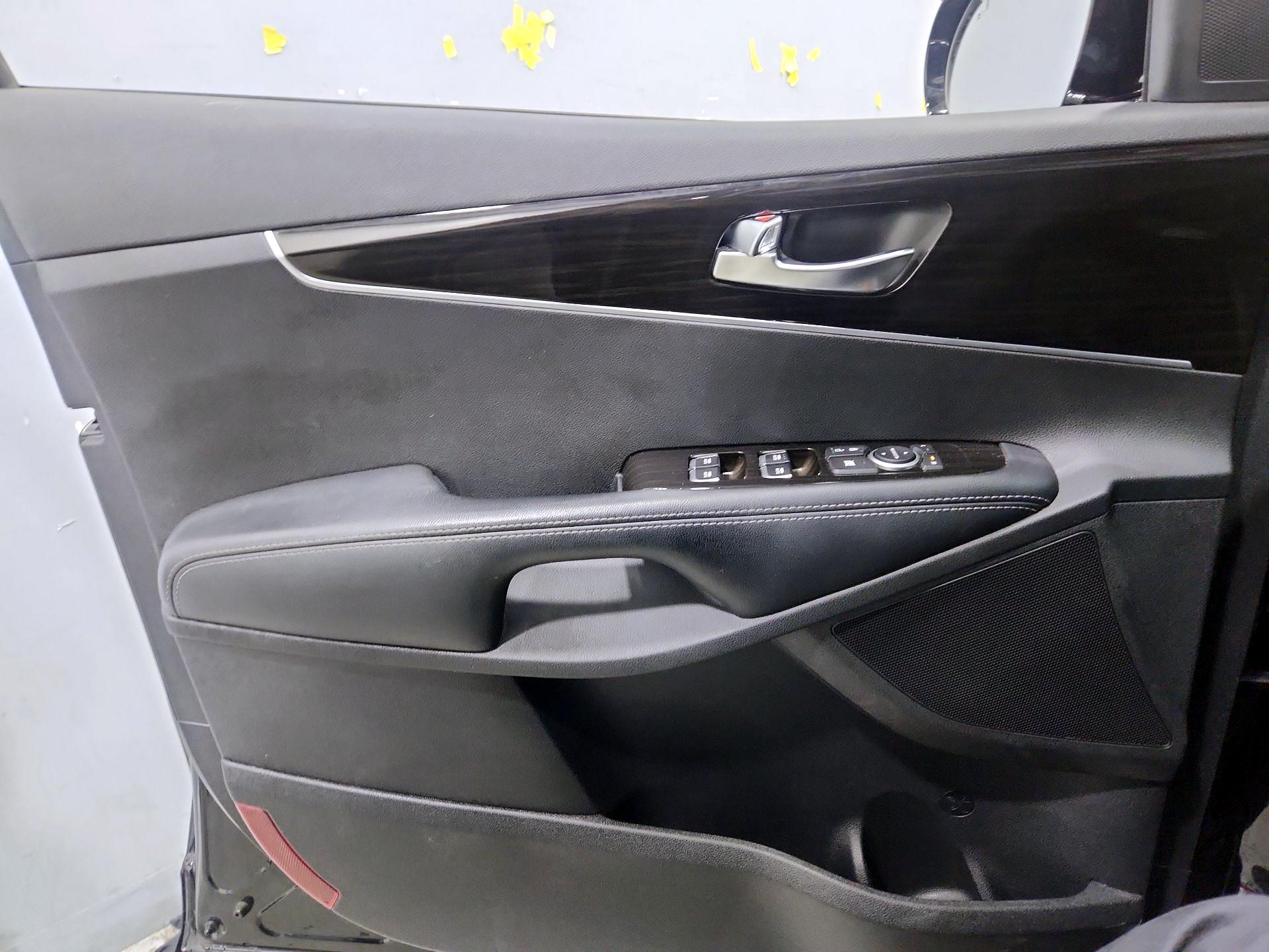 Thumbnail: 2020 Kia Sorento - 12