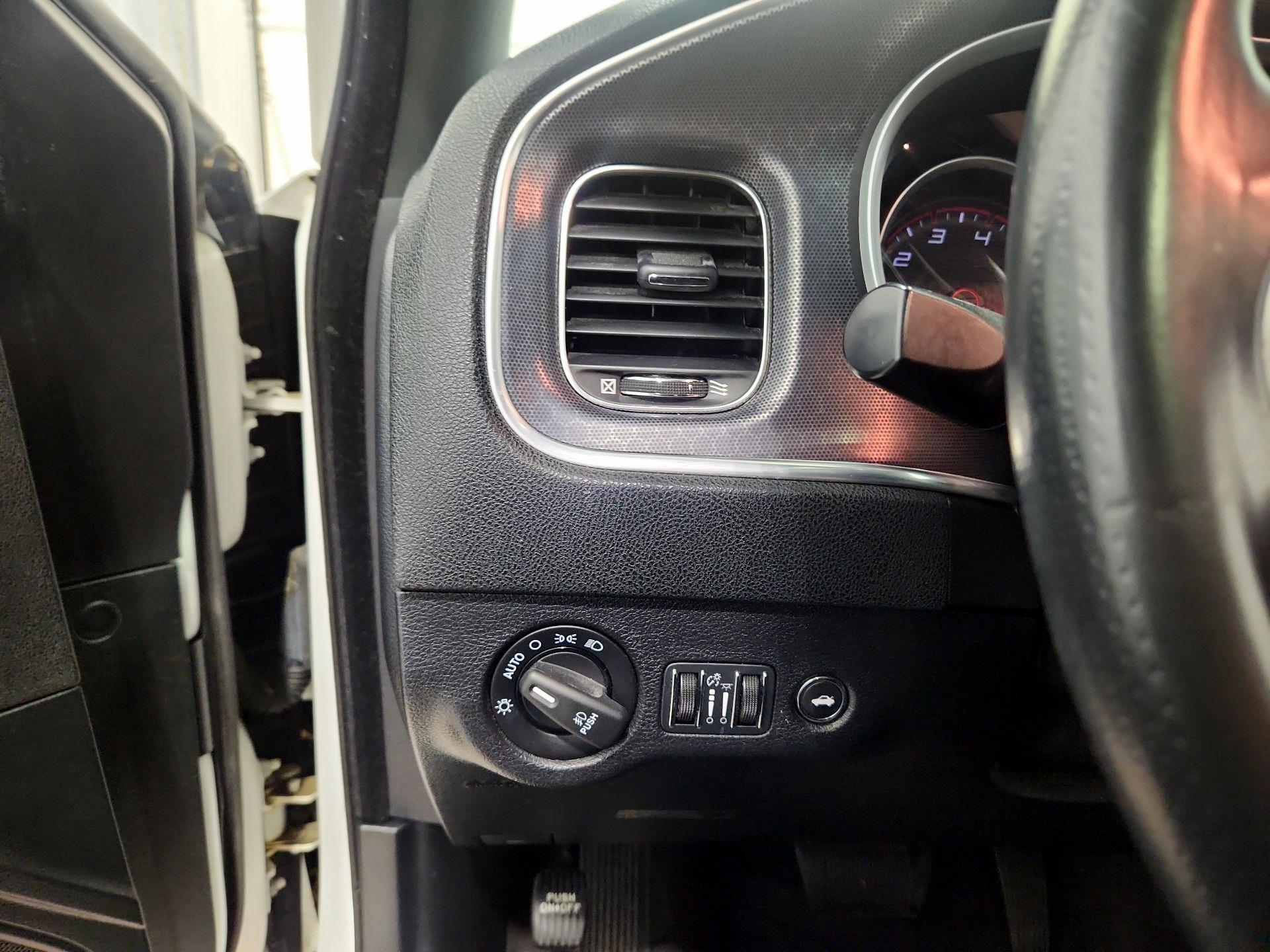 Thumbnail: 2015 Dodge Charger - 13