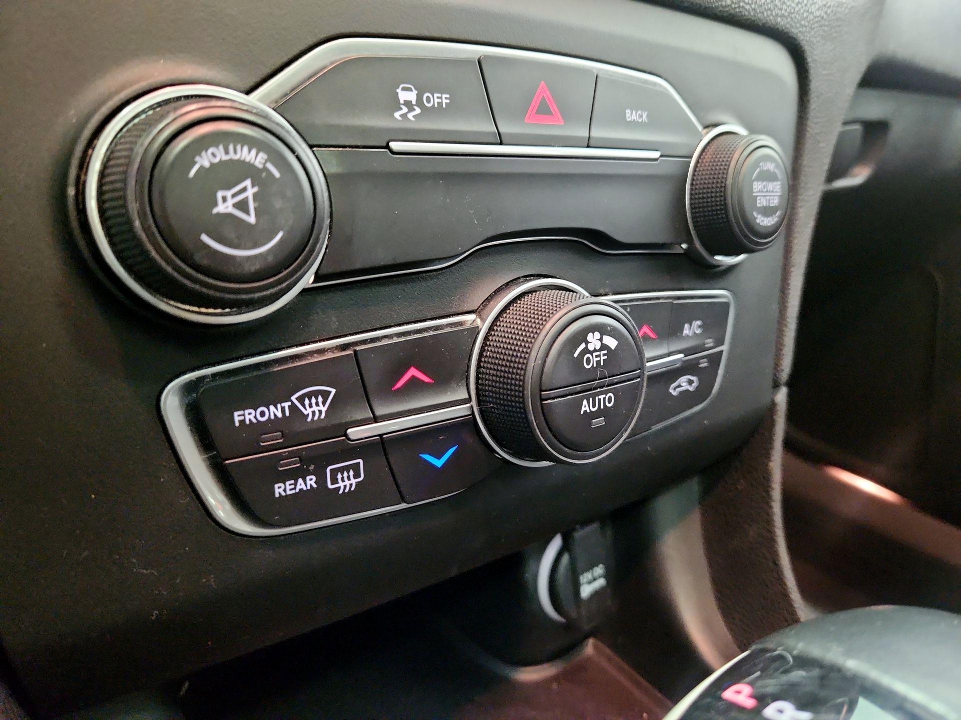 Thumbnail: 2015 Dodge Charger - 15