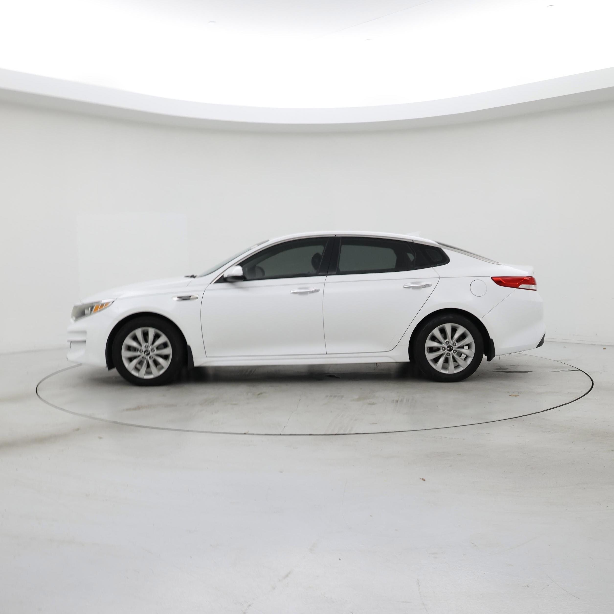 Thumbnail: 2018 Kia Optima - 3