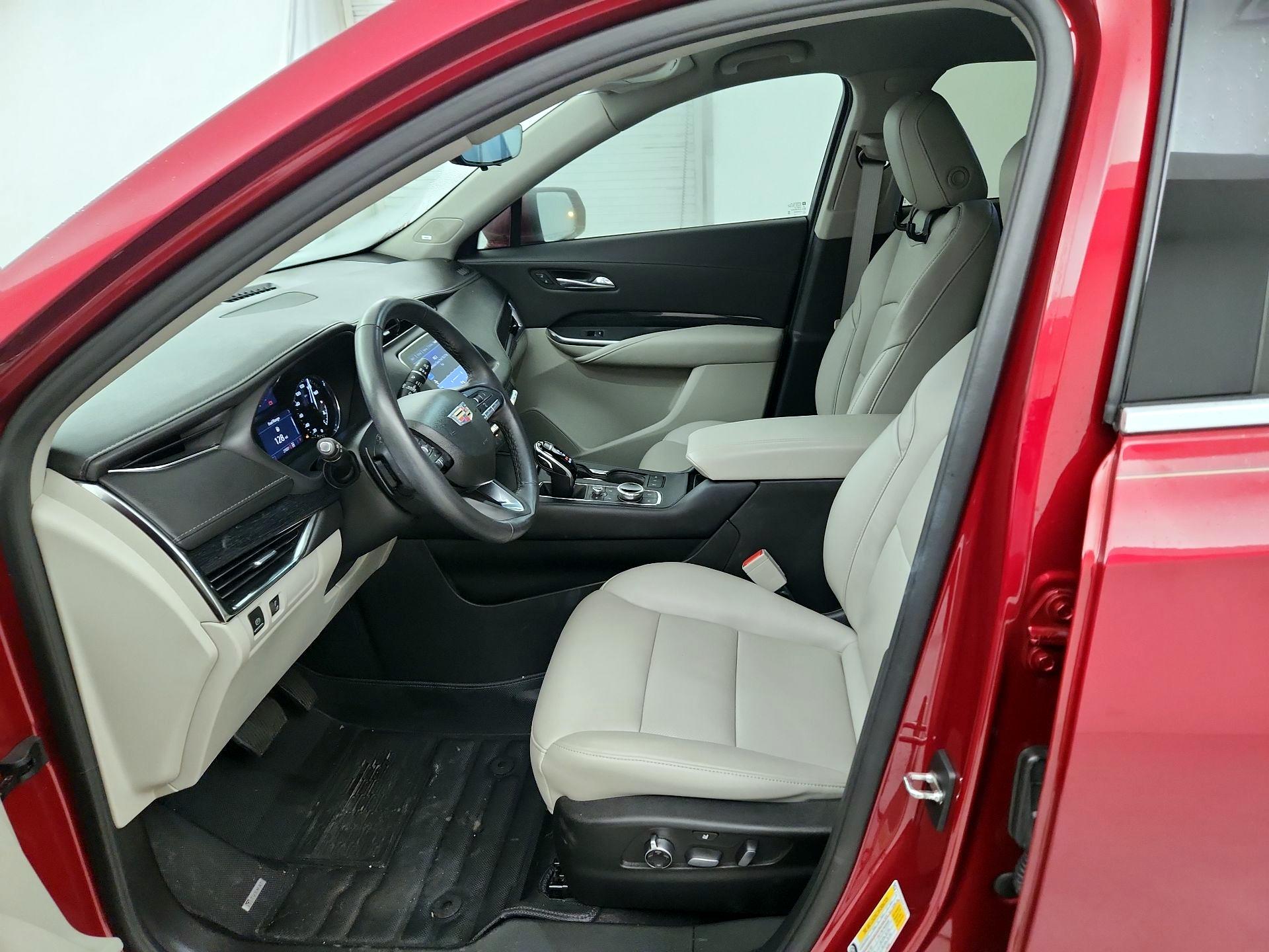 Thumbnail: 2022 Cadillac XT4 - 9