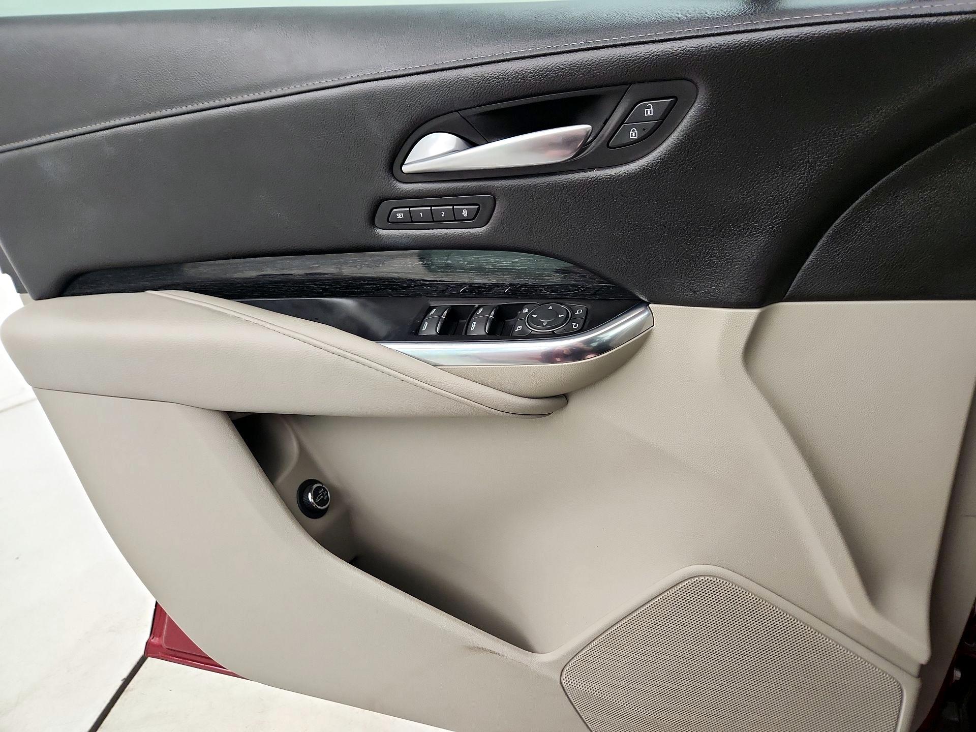 Thumbnail: 2022 Cadillac XT4 - 10