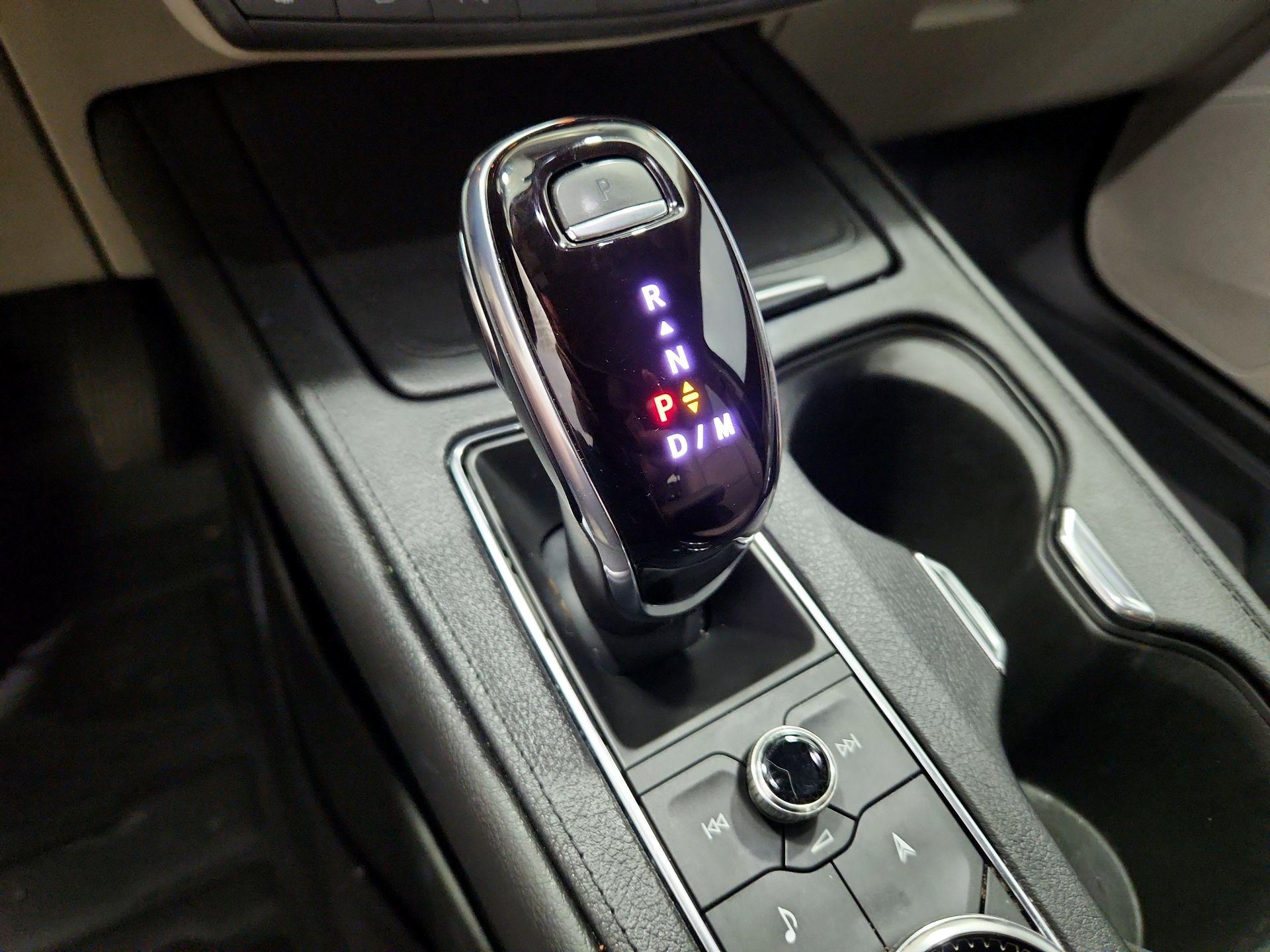 Thumbnail: 2022 Cadillac XT4 - 15