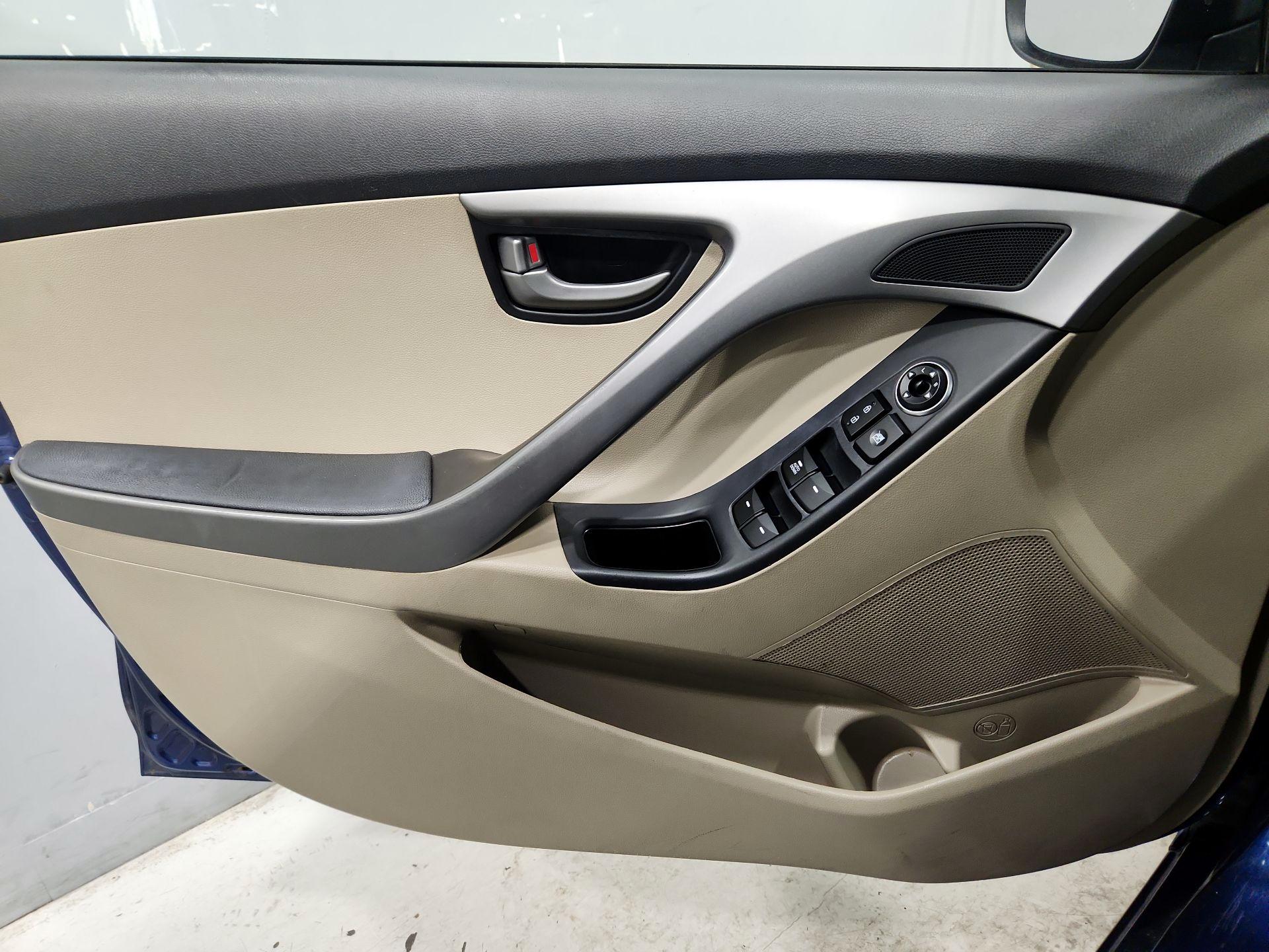 Thumbnail: 2016 Hyundai Elantra - 12