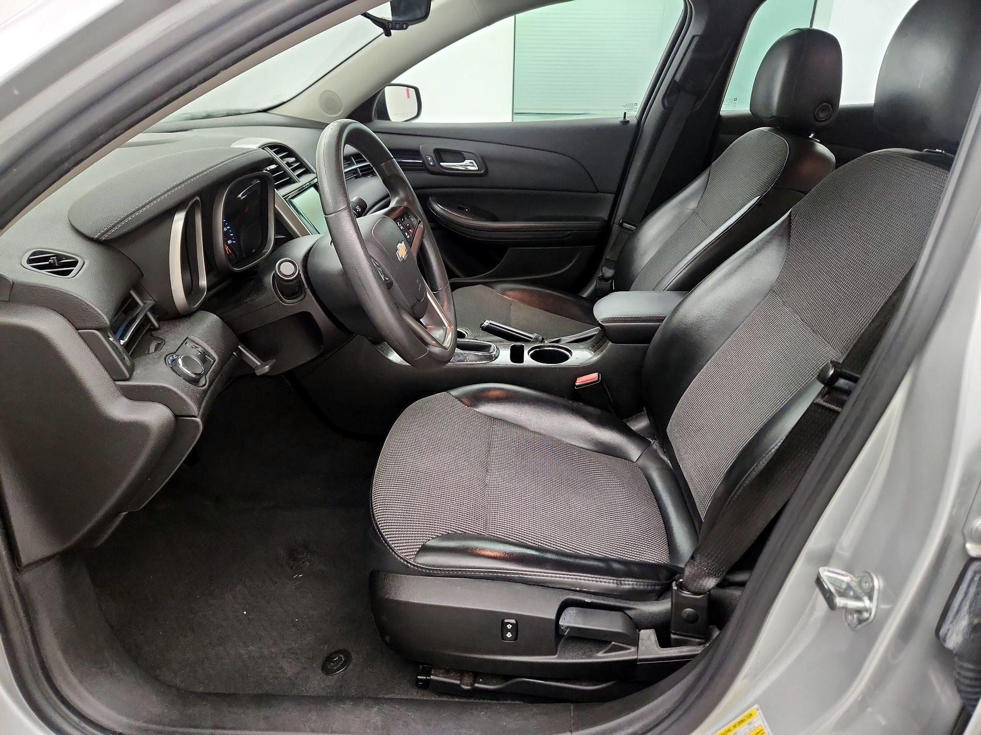 Thumbnail: 2016 Chevrolet Malibu - 9