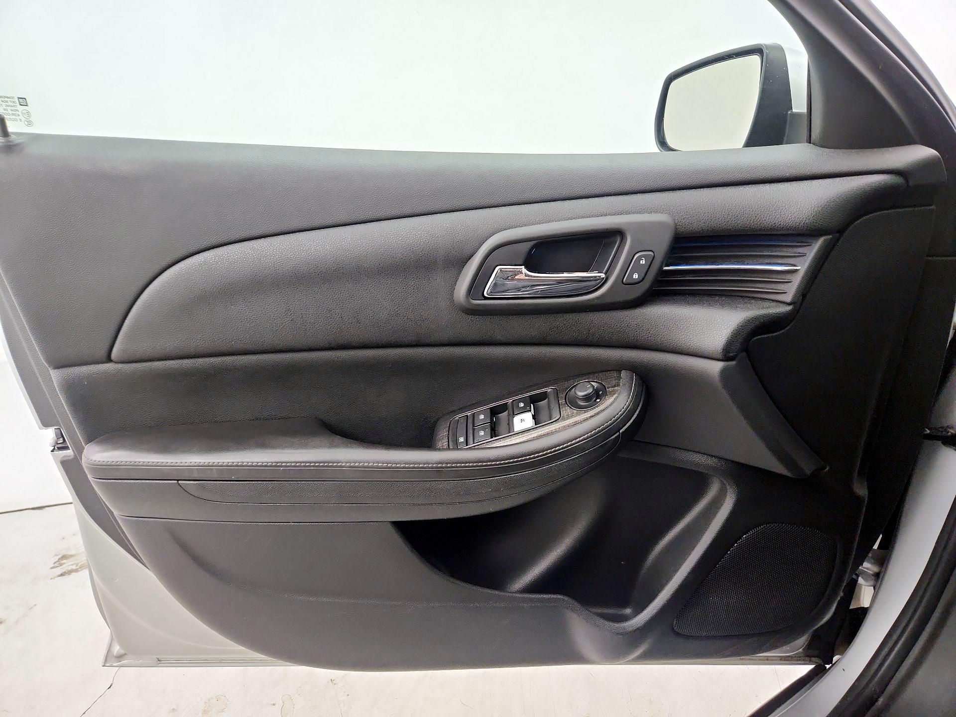 Thumbnail: 2016 Chevrolet Malibu - 10