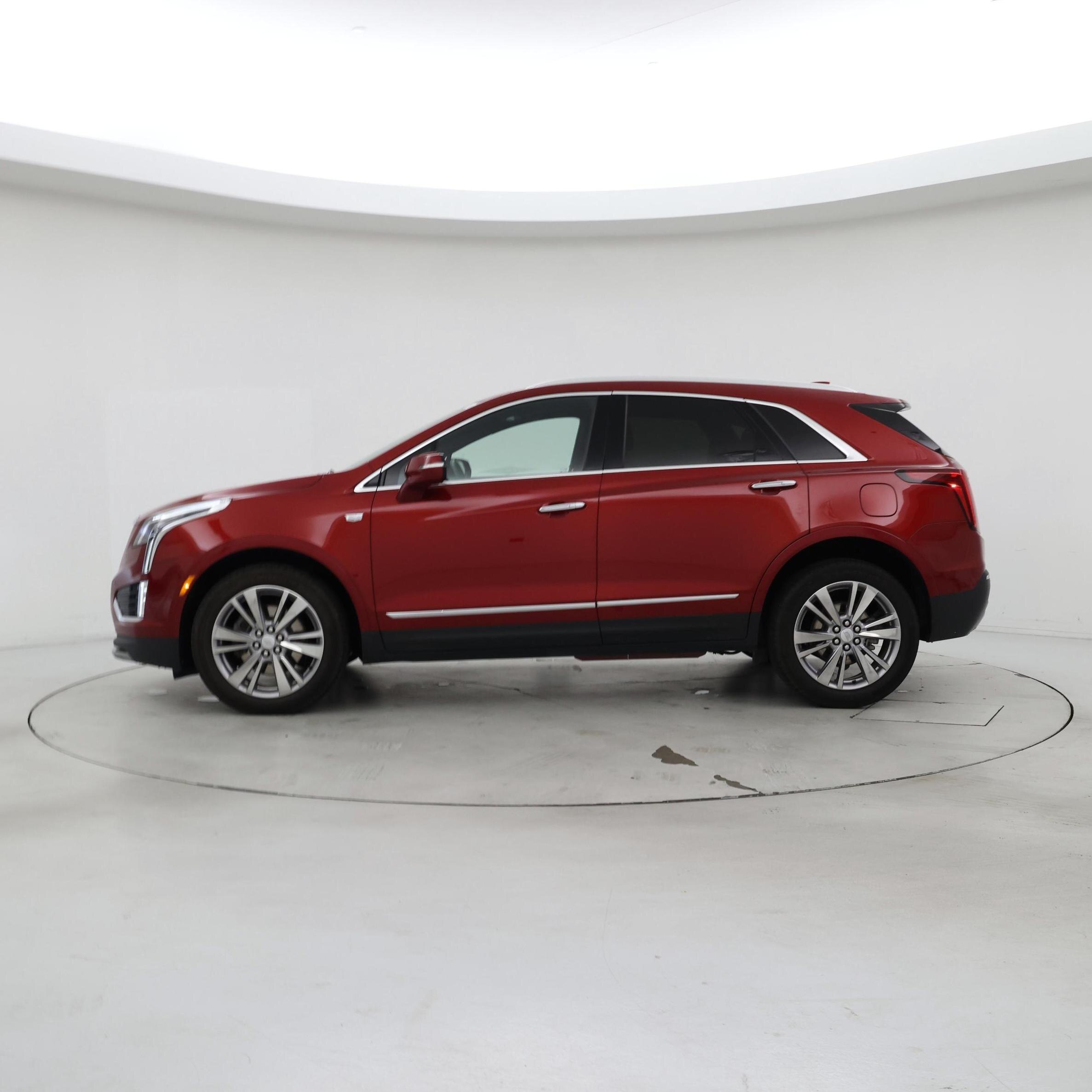 Thumbnail: 2024 Cadillac XT5 - 3